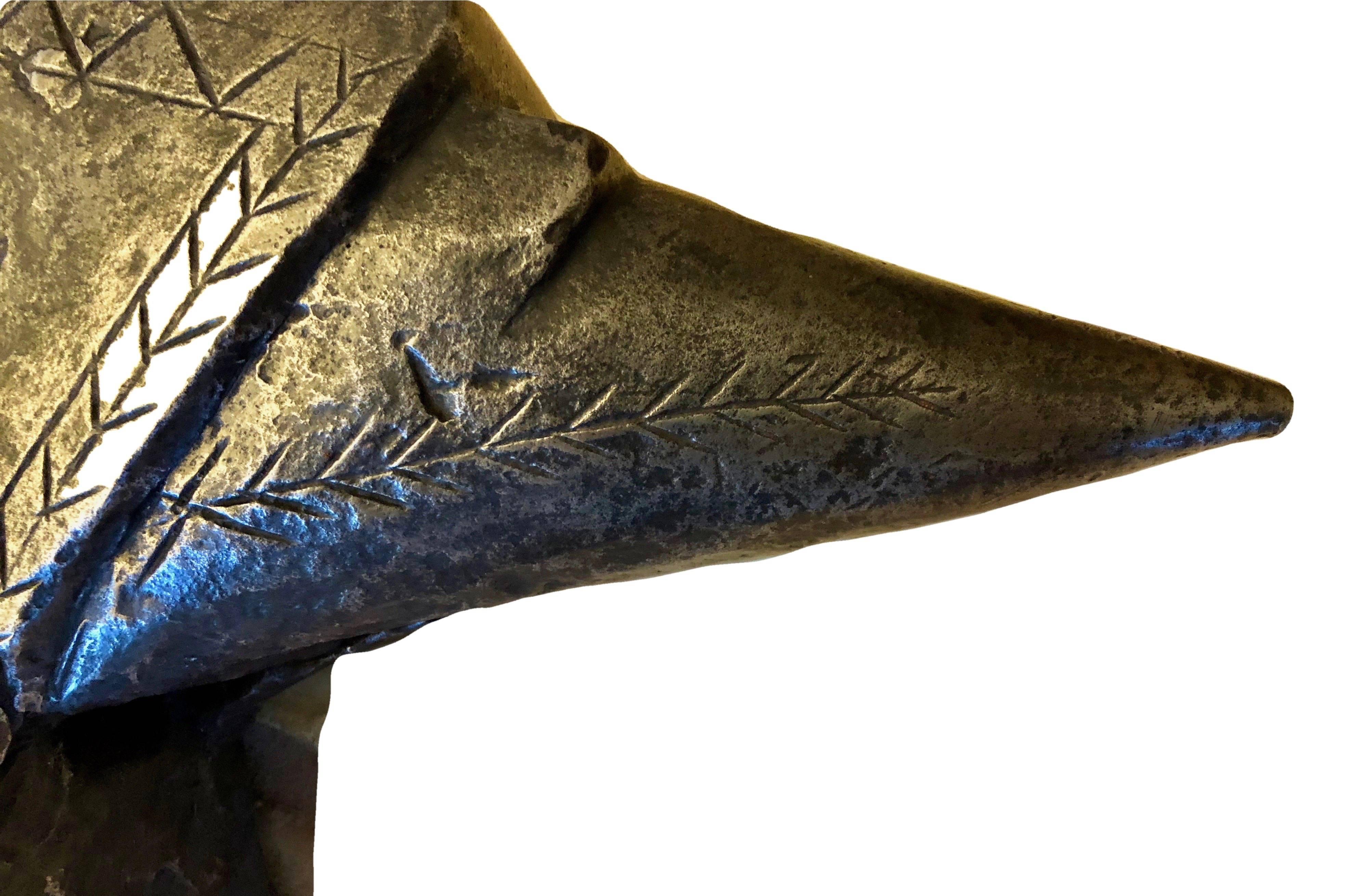 Forgé Enclume française de 1811 en fer forgé à la main pour serrurier, arbre de vie sculpté et étoile à 8 branches en vente