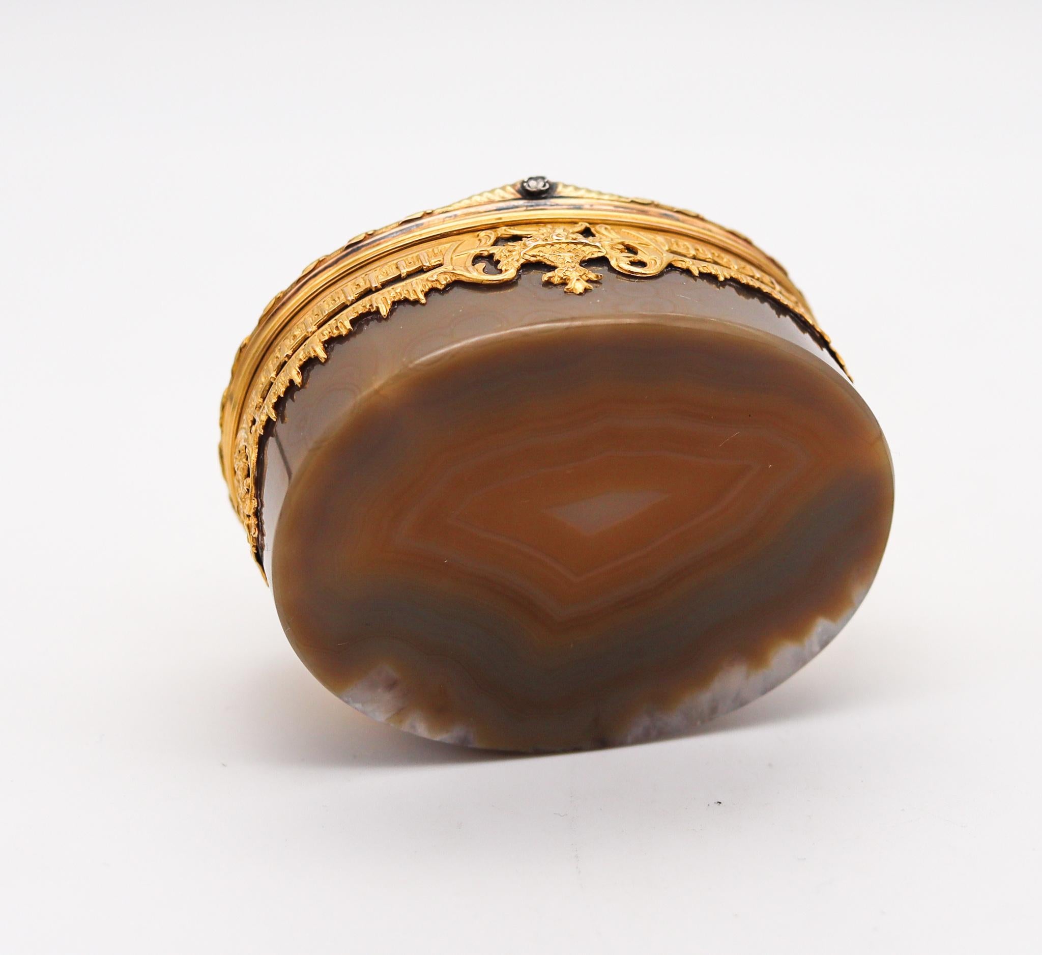 French 1819-1838 Baroque Louis XV Snuff Box Carved Agate And Chiseled 18Kt Gold For Sale 2