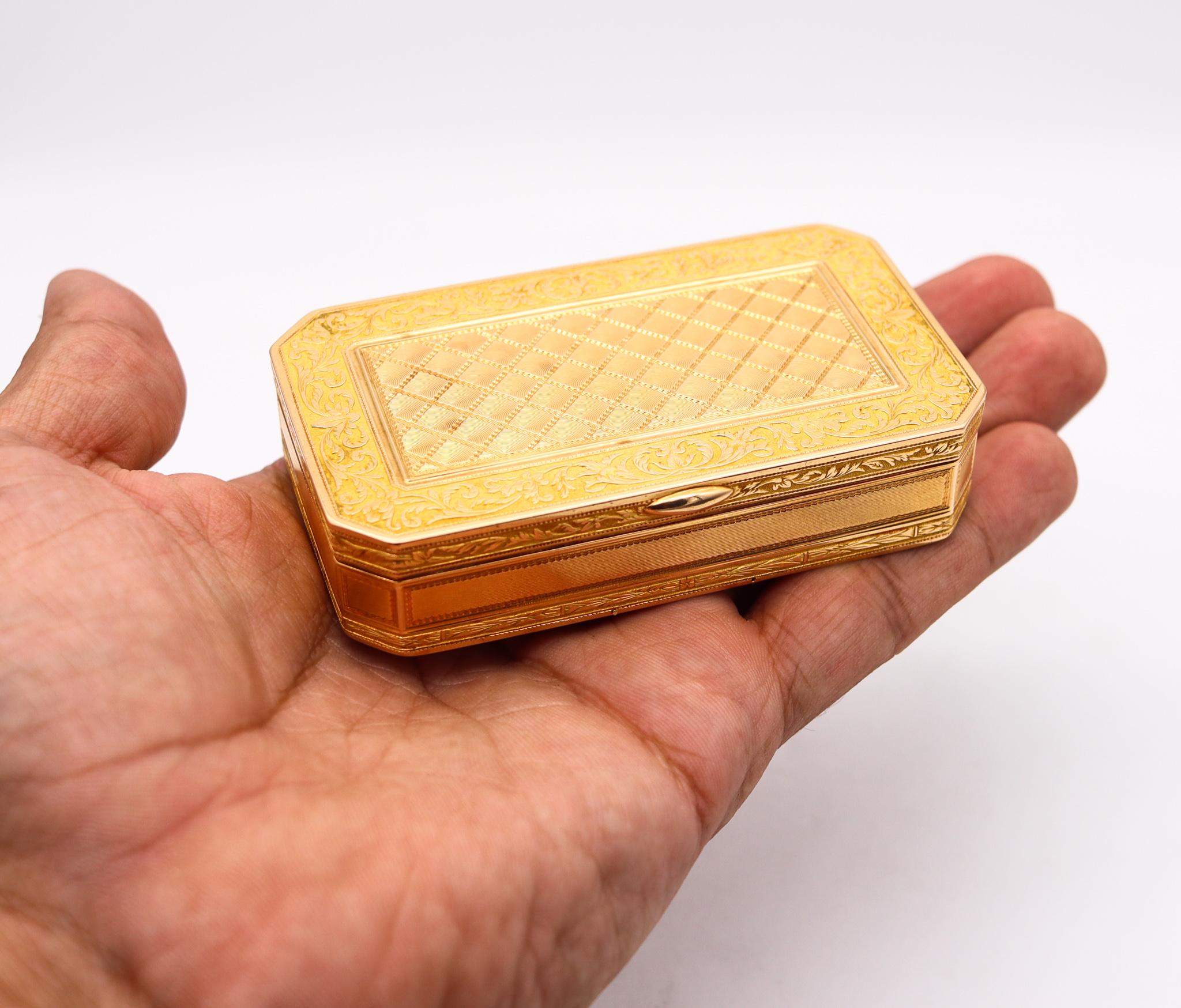 French 1819-1838 Neoclassical Louis XVI Rectangular Snuff Box 18Kt Yellow Gold For Sale 1