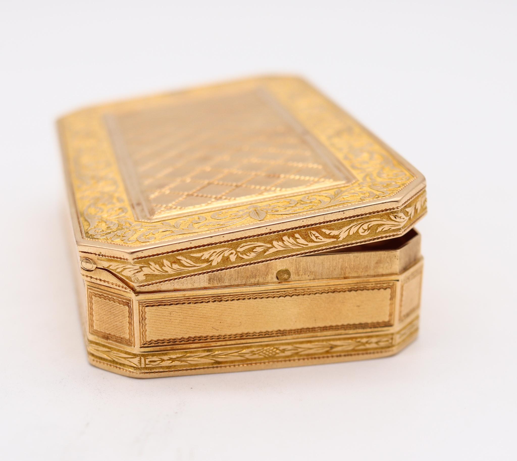 Hand-Crafted French 1819-1838 Neoclassical Louis XVI Rectangular Snuff Box Labrated 18kt Gold For Sale