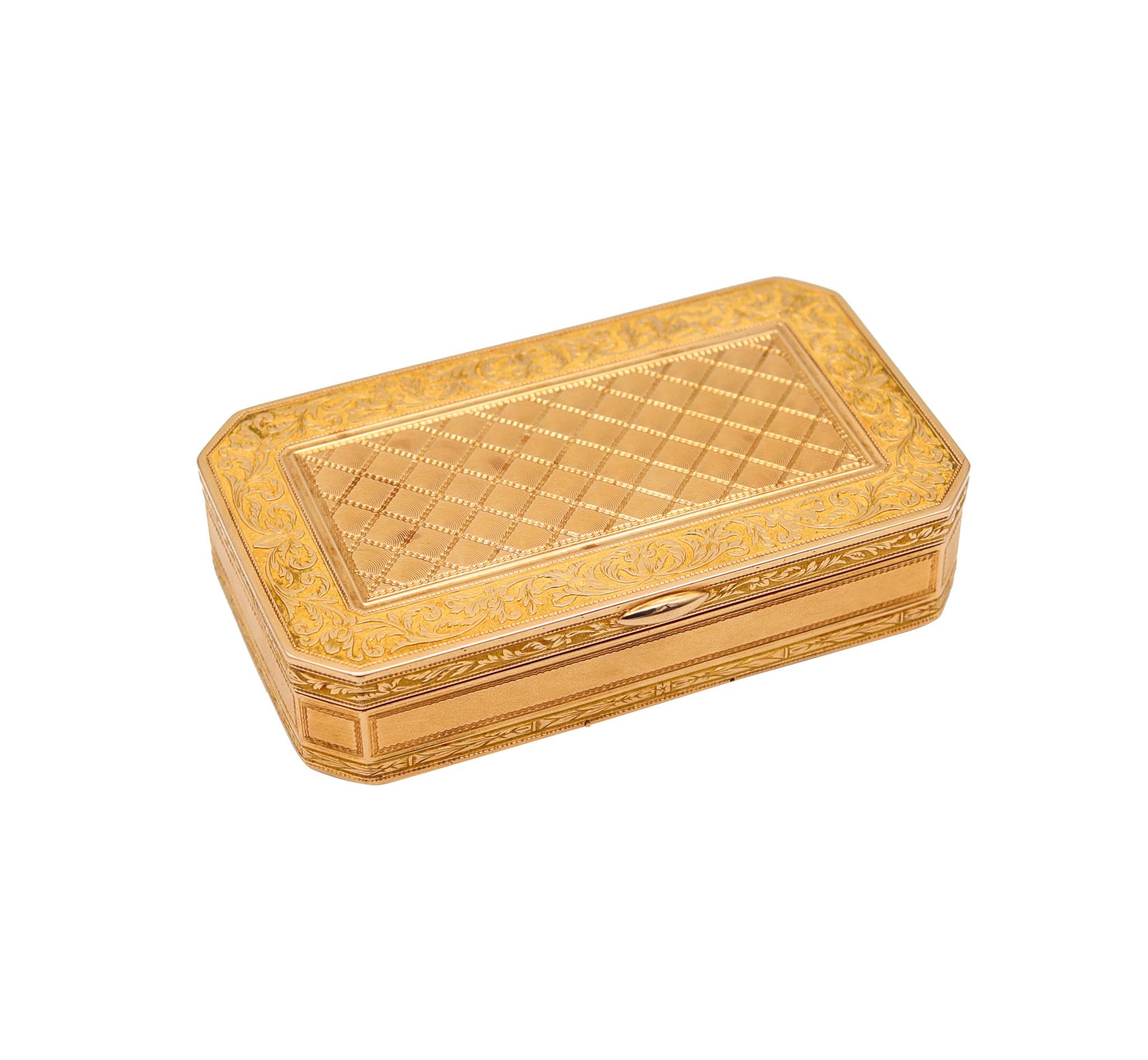 Fait main Tabatière rectangulaire néoclassique Louis XVI labrée en or 18 carats 1819-1838 en vente