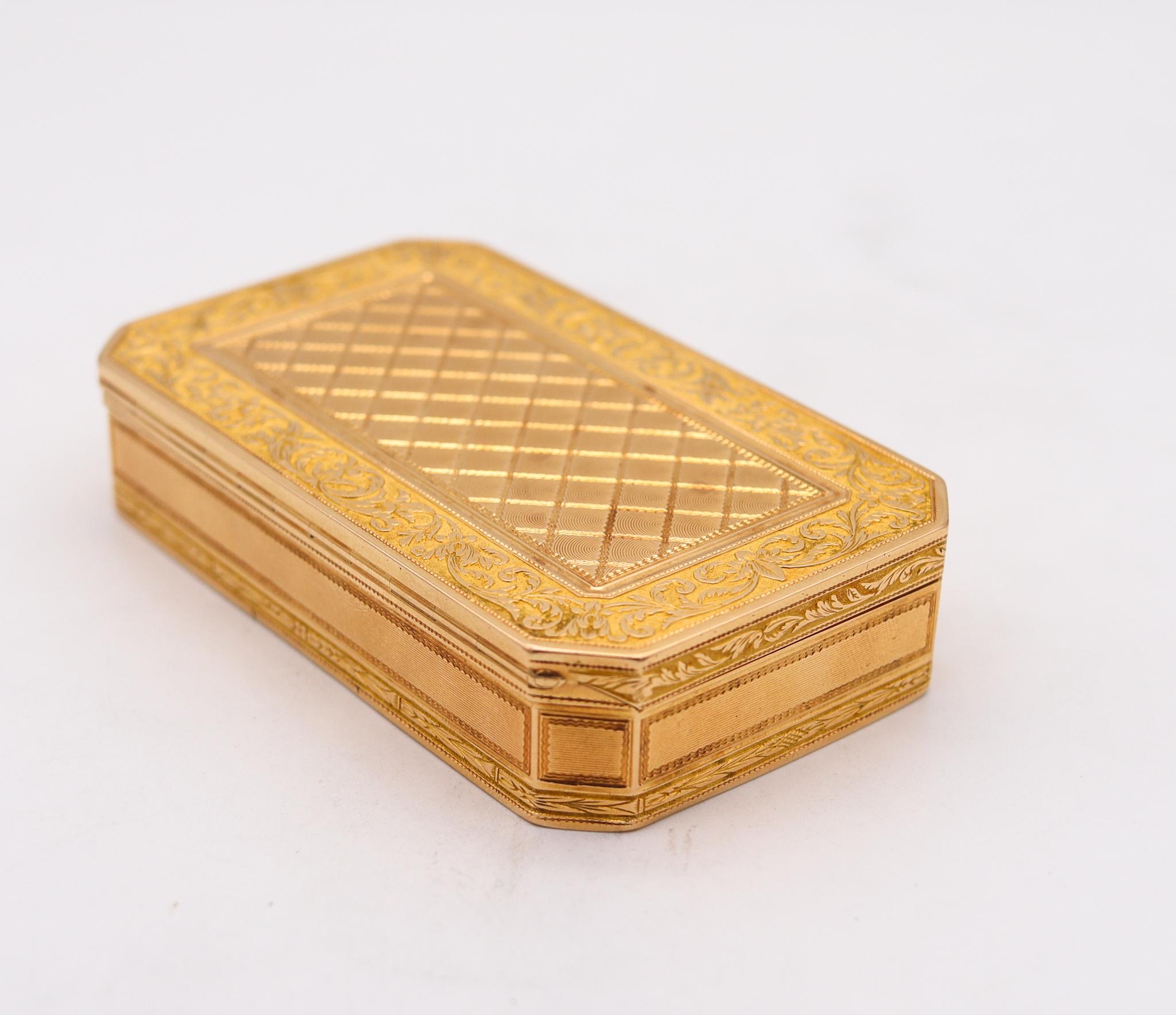 French 1819-1838 Neoclassical Louis XVI Rectangular Snuff Box Labrated 18kt Gold For Sale 1