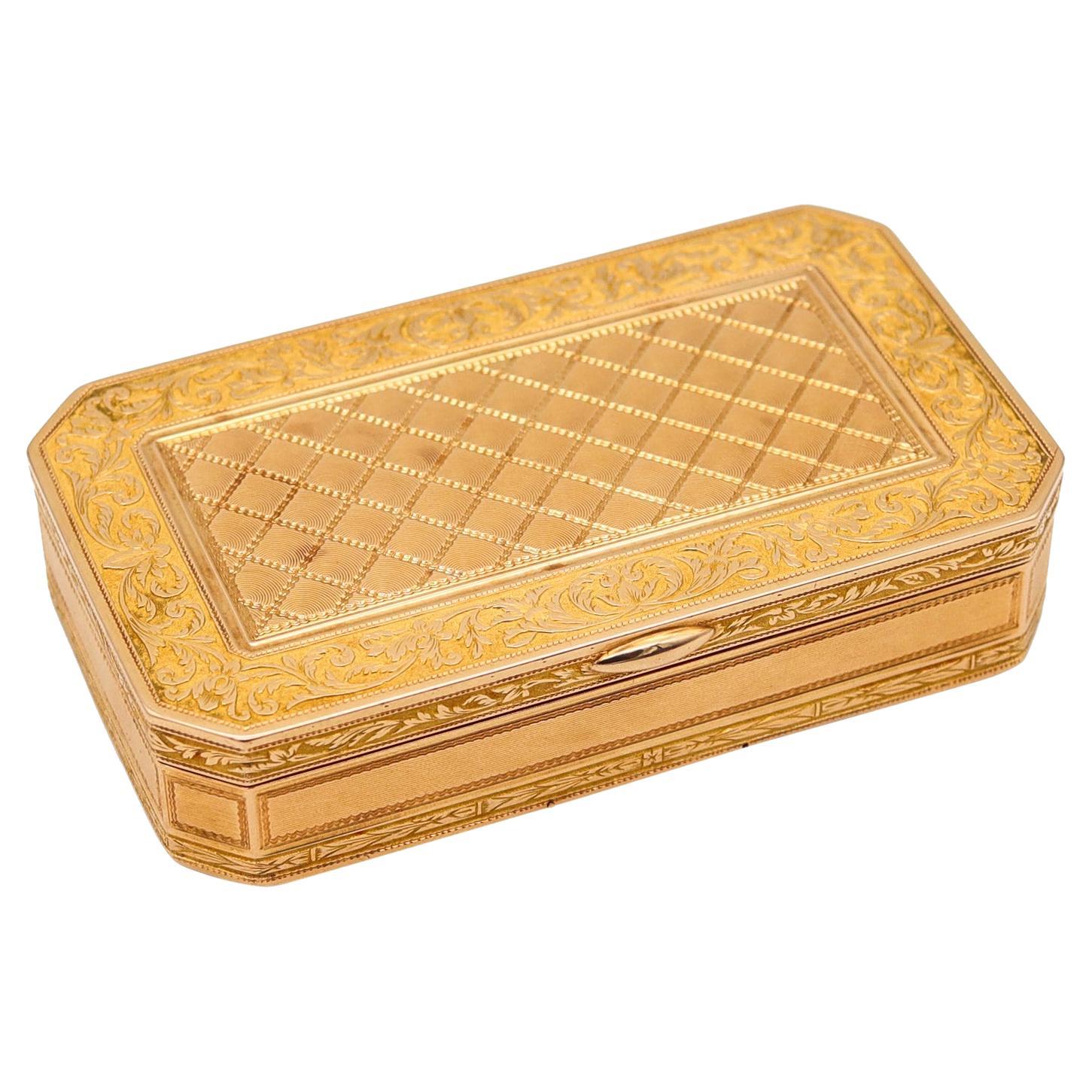Caja de rapé rectangular neoclásica Luis XVI francesa de 1819-1838 labrada en oro de 18 quilates