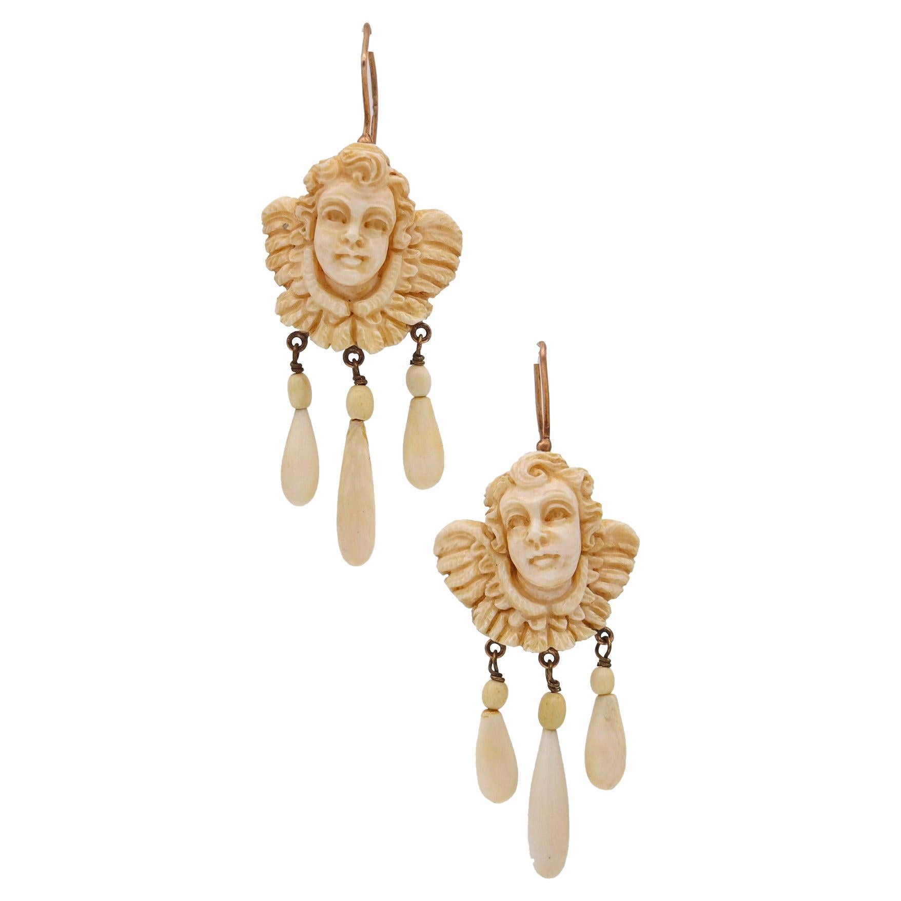 French 1820 Pair of Dangle Drop Earrings in 18Kt Gold with Cherubs Carvings For Sale