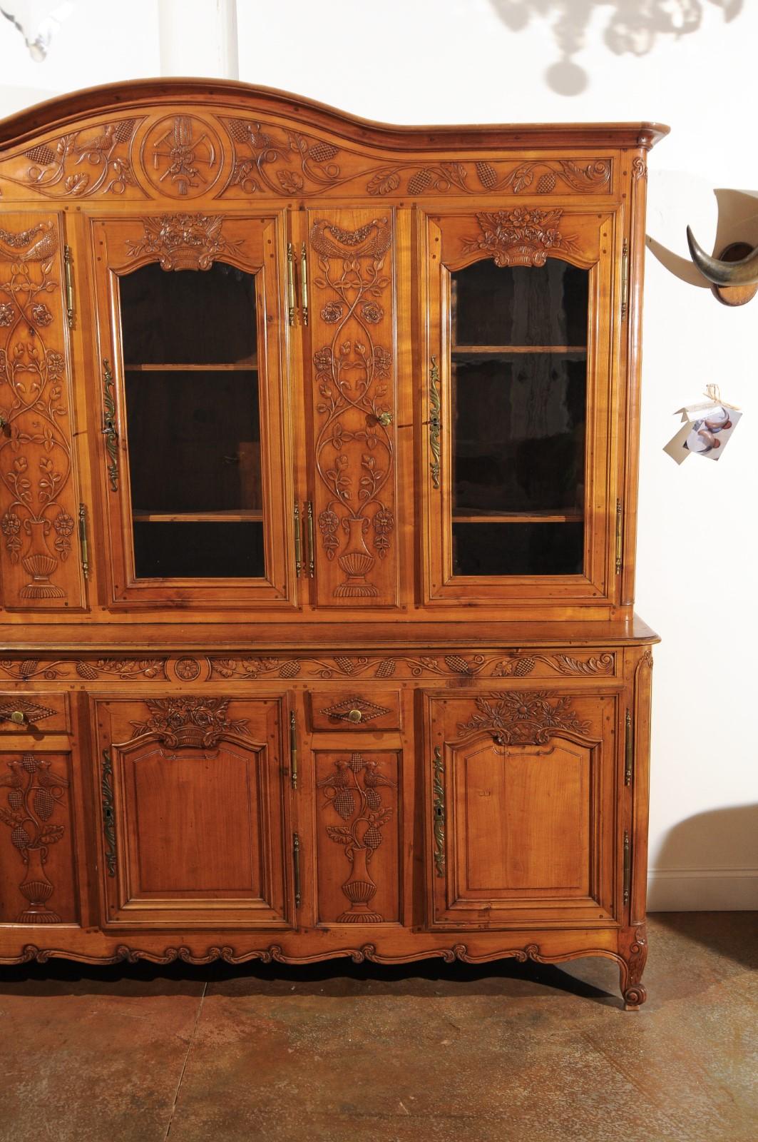 French 1820s Carved Walnut Vitrine with Glass Doors, Hidden Panels and Drawers For Sale 3