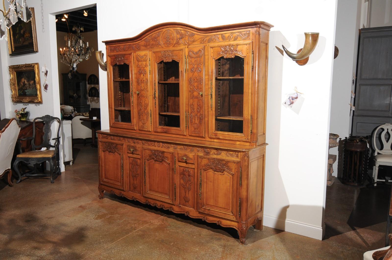 French 1820s Carved Walnut Vitrine with Glass Doors, Hidden Panels and Drawers For Sale 4