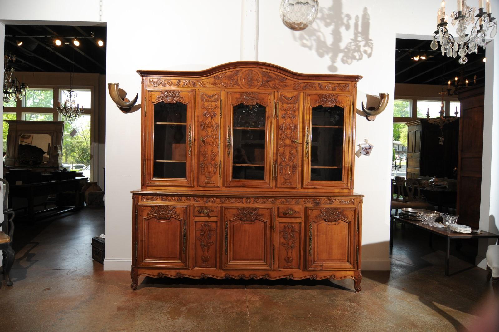 French 1820s Carved Walnut Vitrine with Glass Doors, Hidden Panels and Drawers For Sale 1