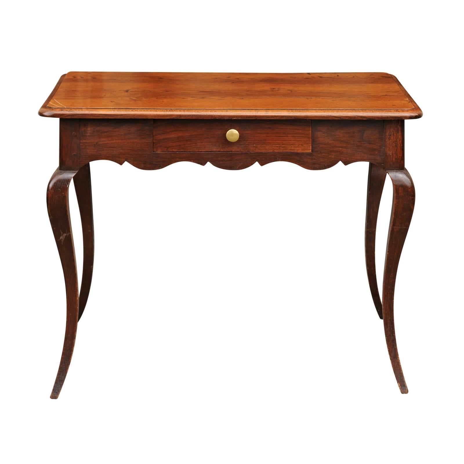 French, 1820s Louis XV Style Oak Side Table with Single Drawer and Cabriole Legs