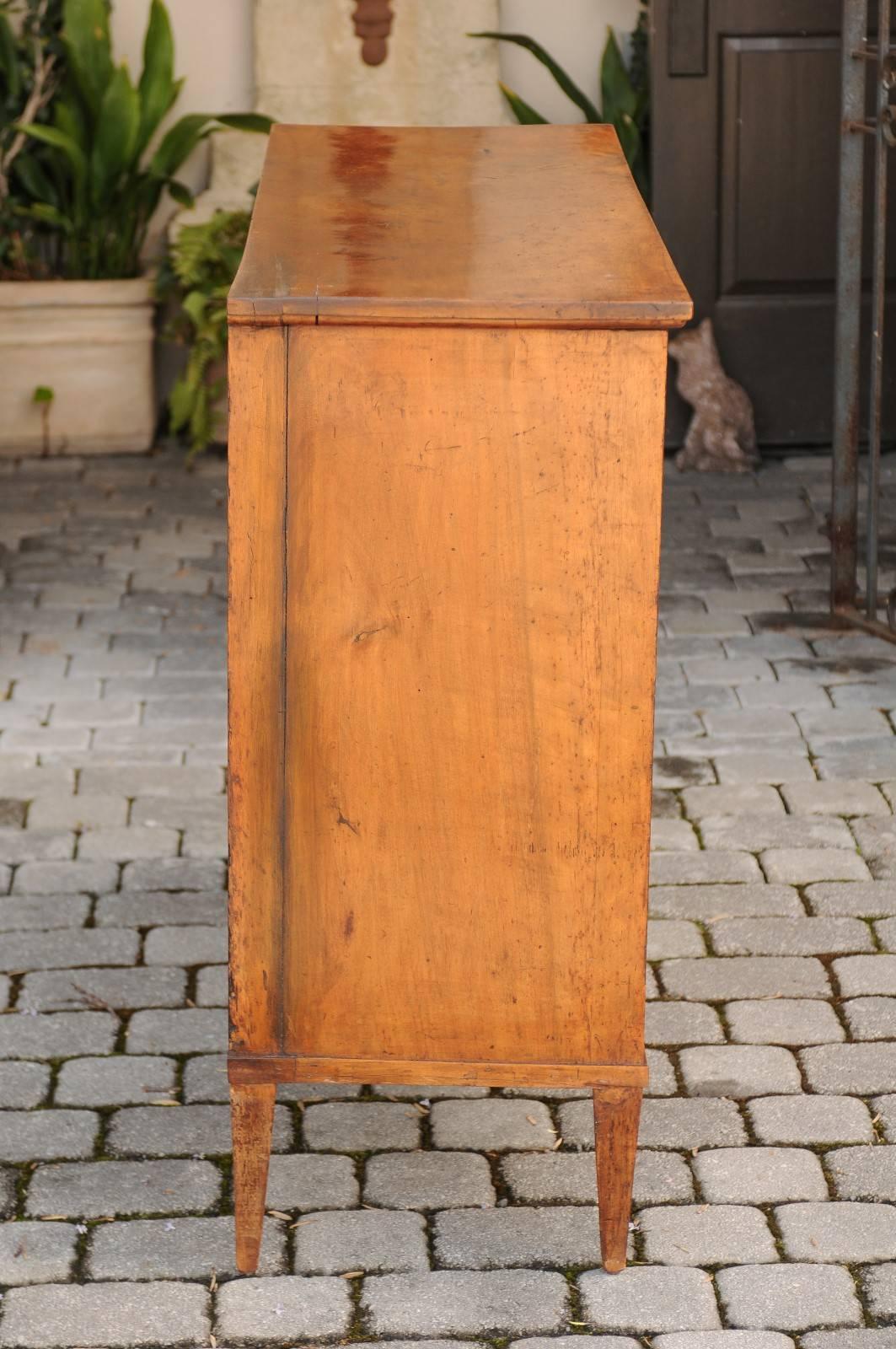 French 1820s Neoclassical Period Two-Door Walnut Buffet with Drawers and Shelves For Sale 2