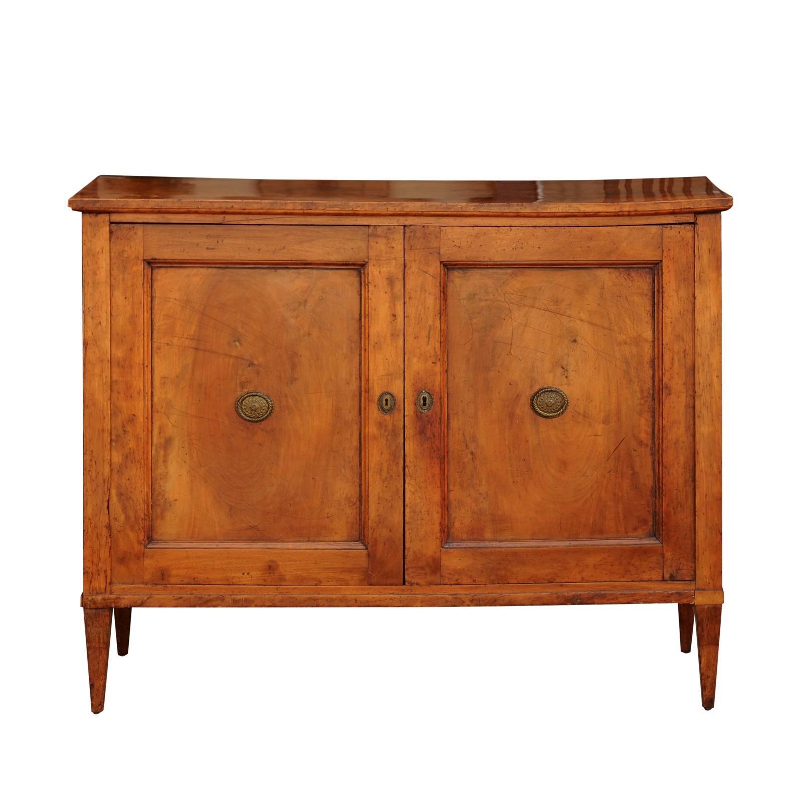French 1820s Neoclassical Period Two-Door Walnut Buffet with Drawers and Shelves For Sale