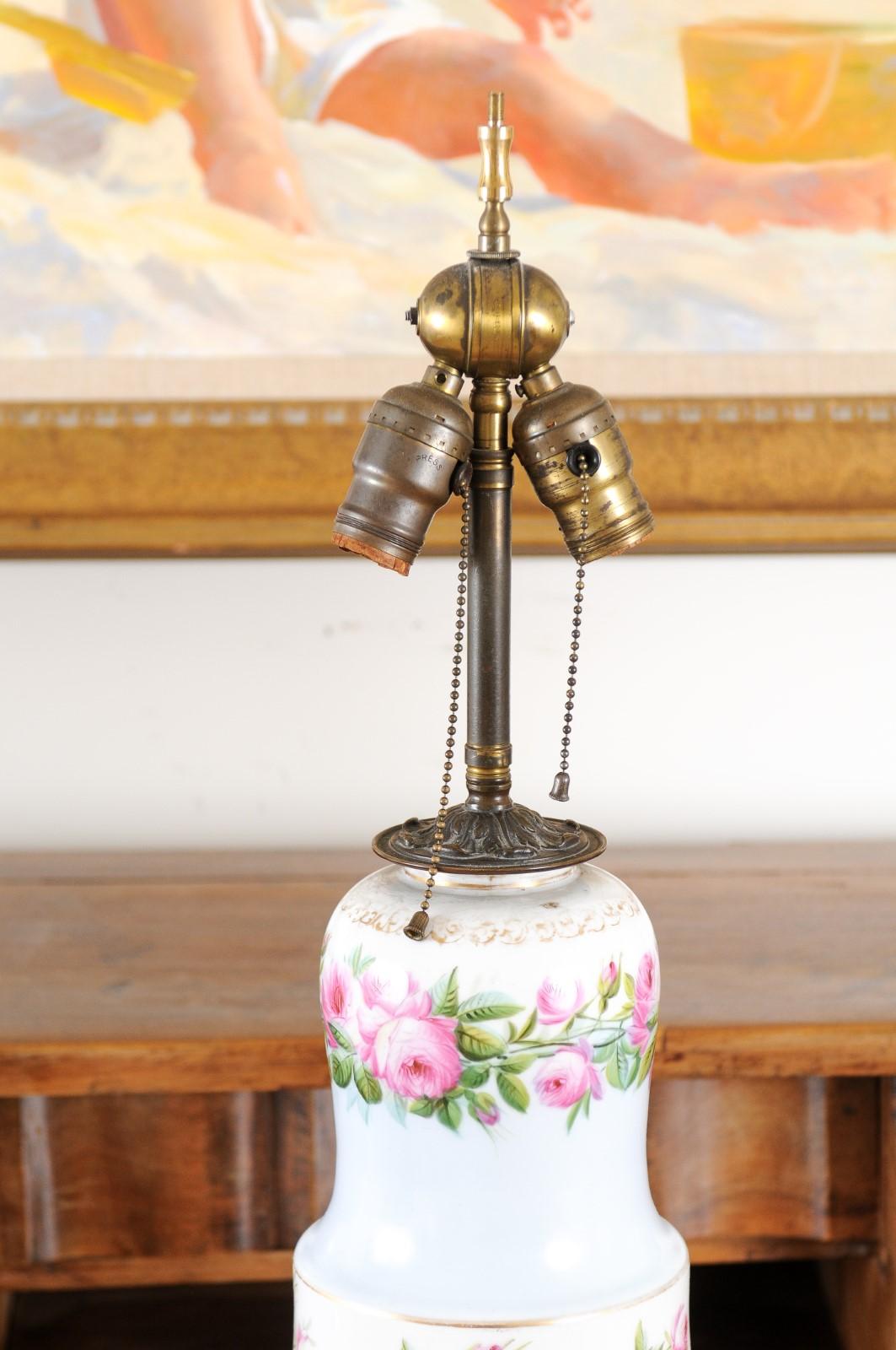Lampe à huile en porcelaine française des années 1820 transformée en lampe de bureau câblée pour les États-Unis en vente 7