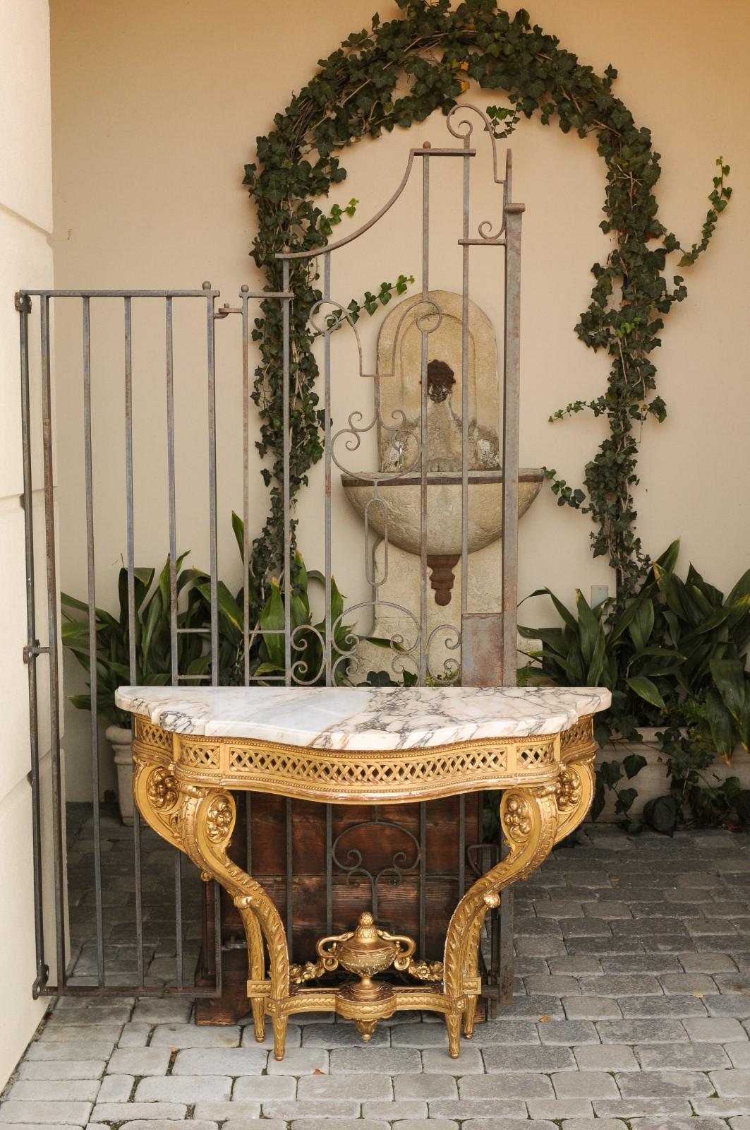 French 1820s Restauration Period Carved Giltwood Console Table with Marble Top In Good Condition In Atlanta, GA