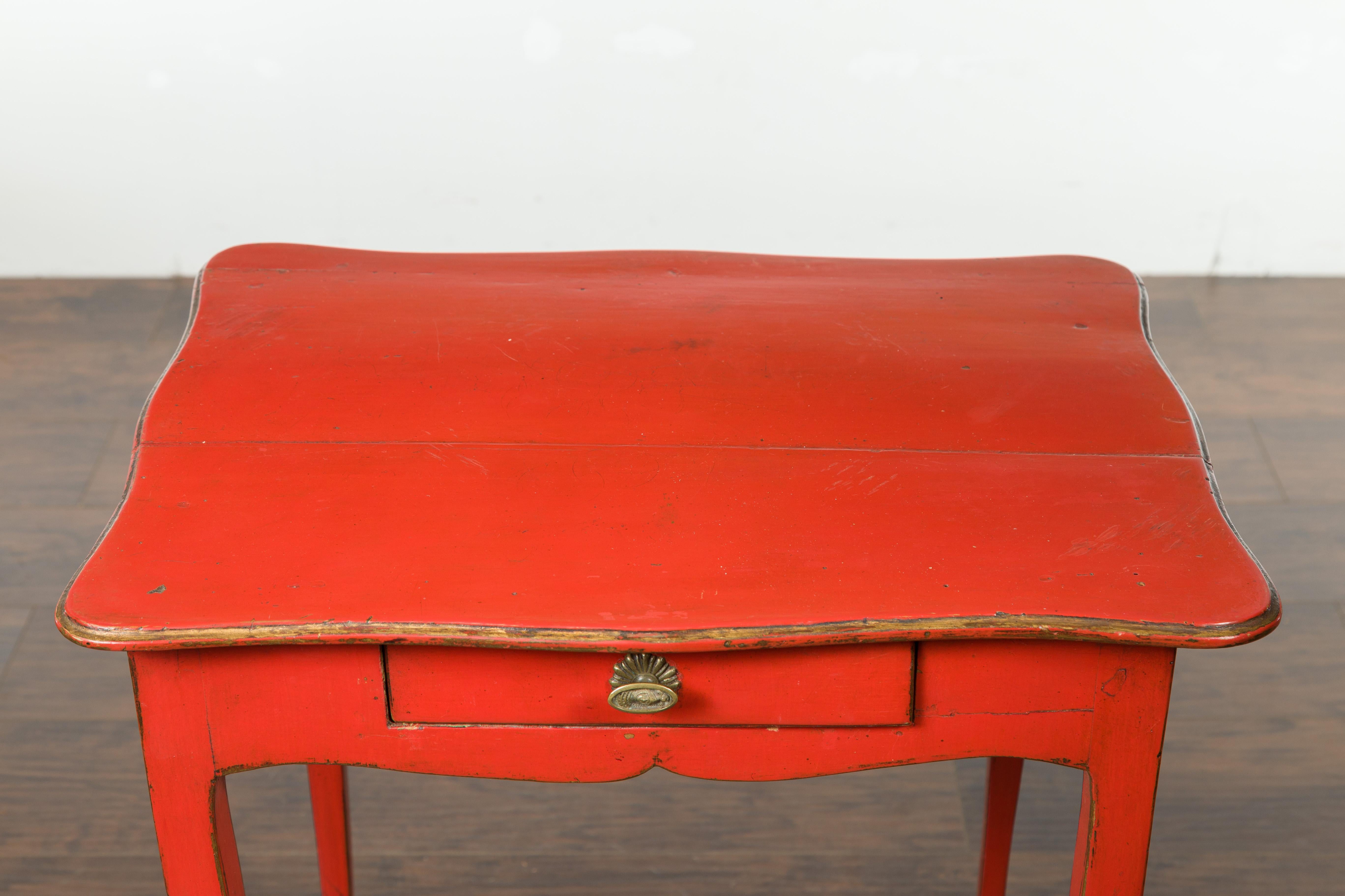 French 1820s Restauration Period Red Side Table with Serpentine Top and Drawer For Sale 4
