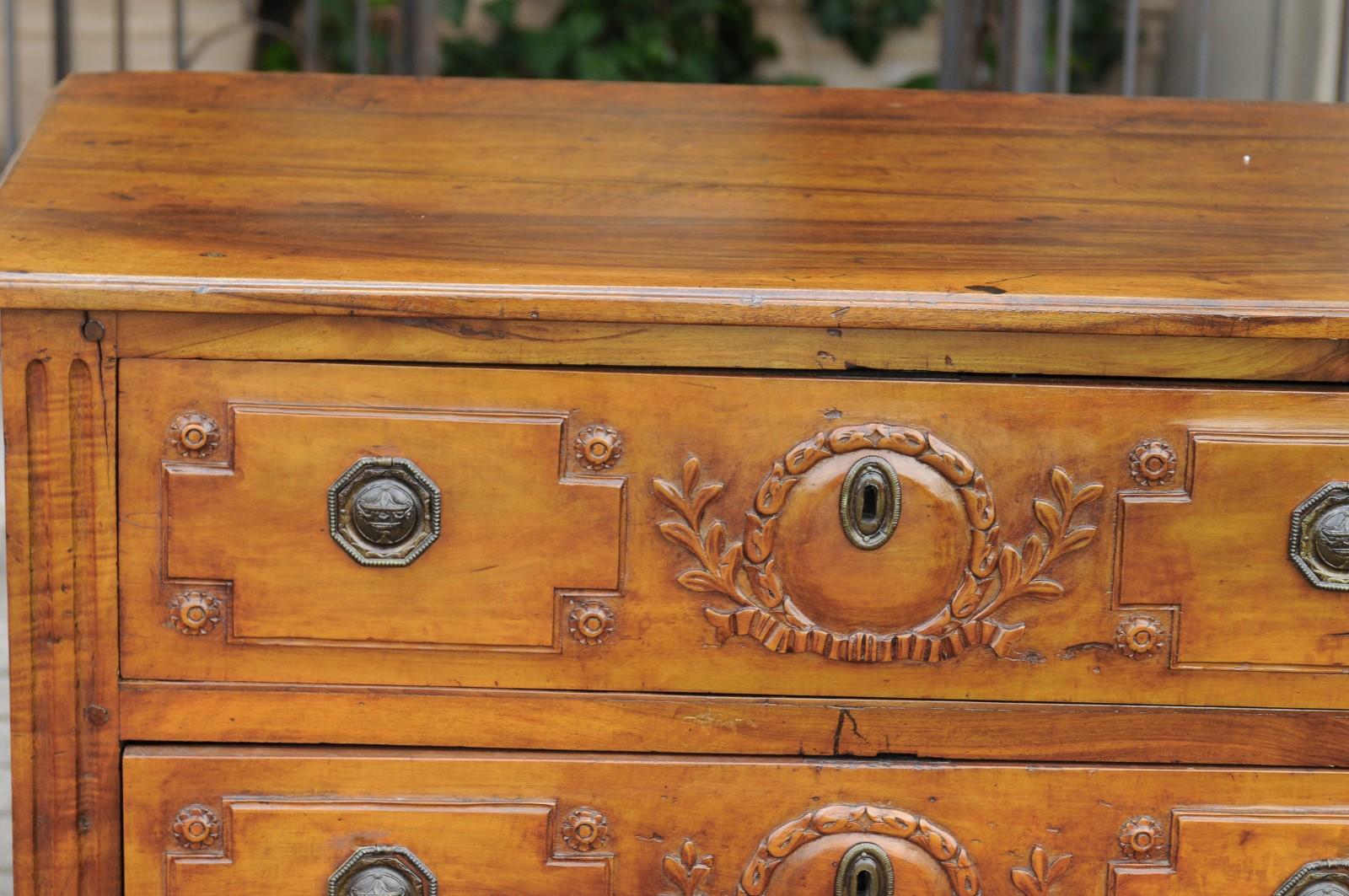 French 1820s Restauration Period Walnut Three-Drawer Commode with Carved Foliage For Sale 10