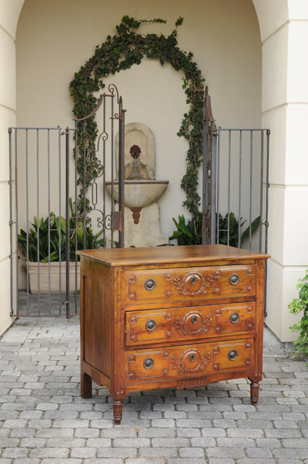 Hand-Carved French 1820s Restauration Period Walnut Three-Drawer Commode with Carved Foliage For Sale