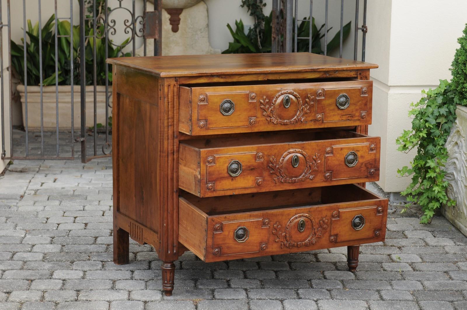 French 1820s Restauration Period Walnut Three-Drawer Commode with Carved Foliage For Sale 1