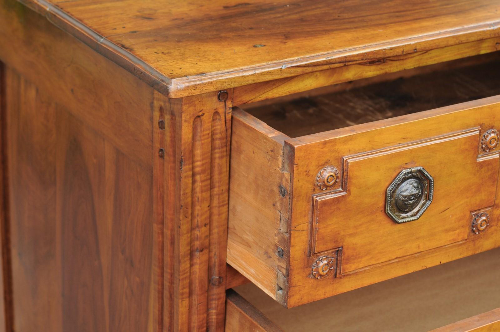 French 1820s Restauration Period Walnut Three-Drawer Commode with Carved Foliage For Sale 2