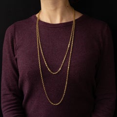 French 1830s 18 Karat Yellow Gold Chiseled Mesh Long Necklace