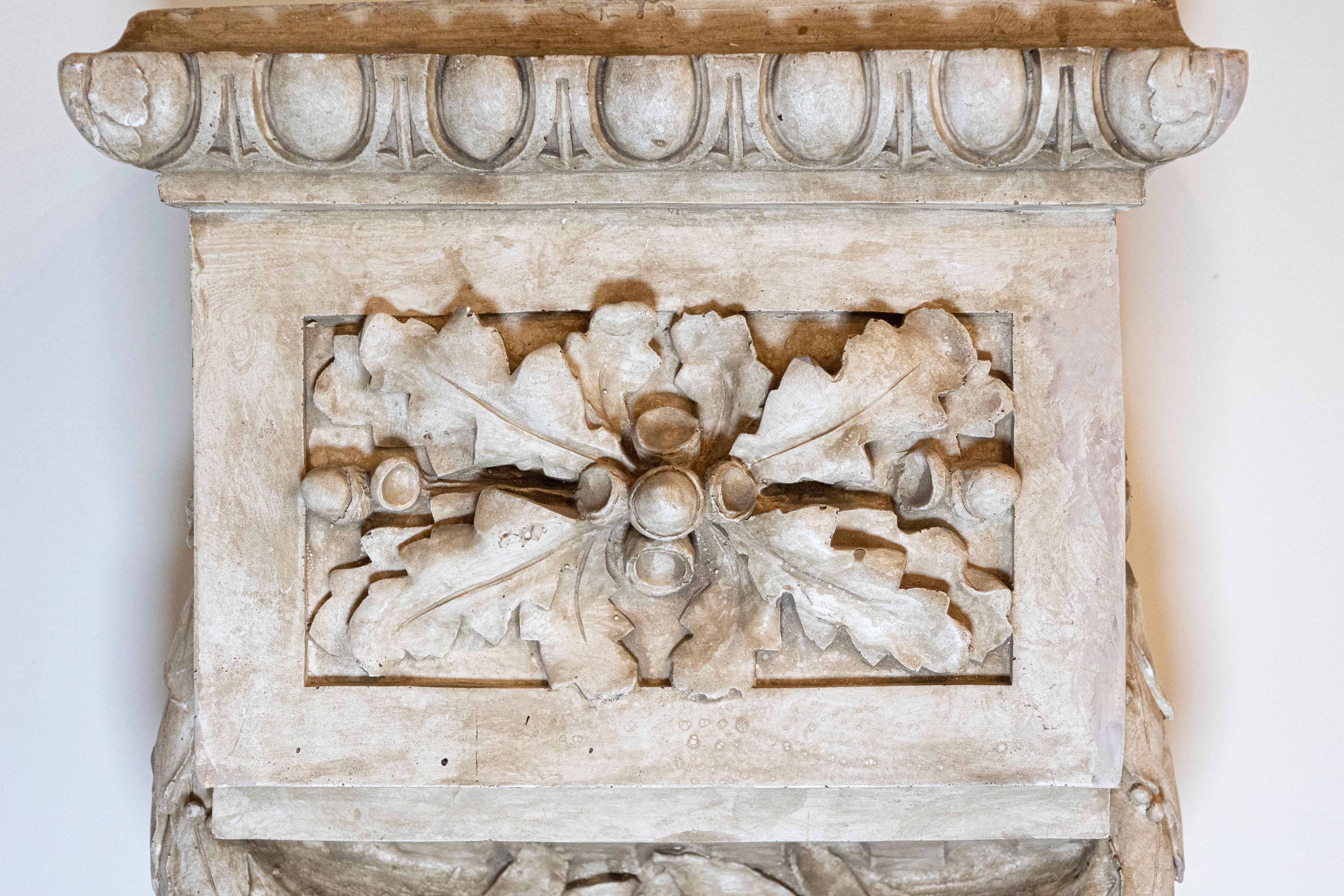Louis Philippe French 1830s Louis-Philippe Period Stucco Wall Bracket Decoration with Garland For Sale