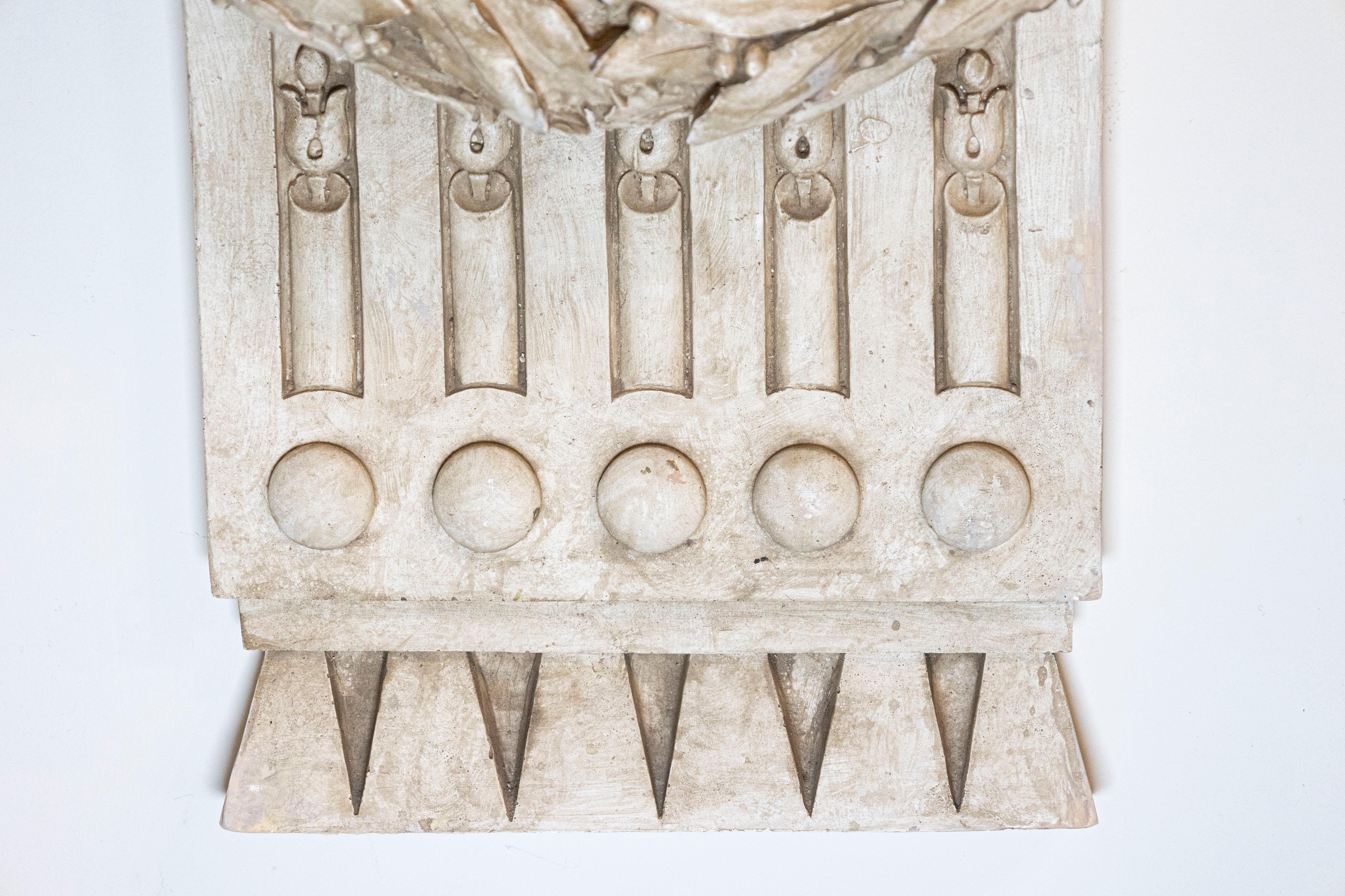 19th Century French 1830s Louis-Philippe Period Stucco Wall Bracket Decoration with Garland For Sale
