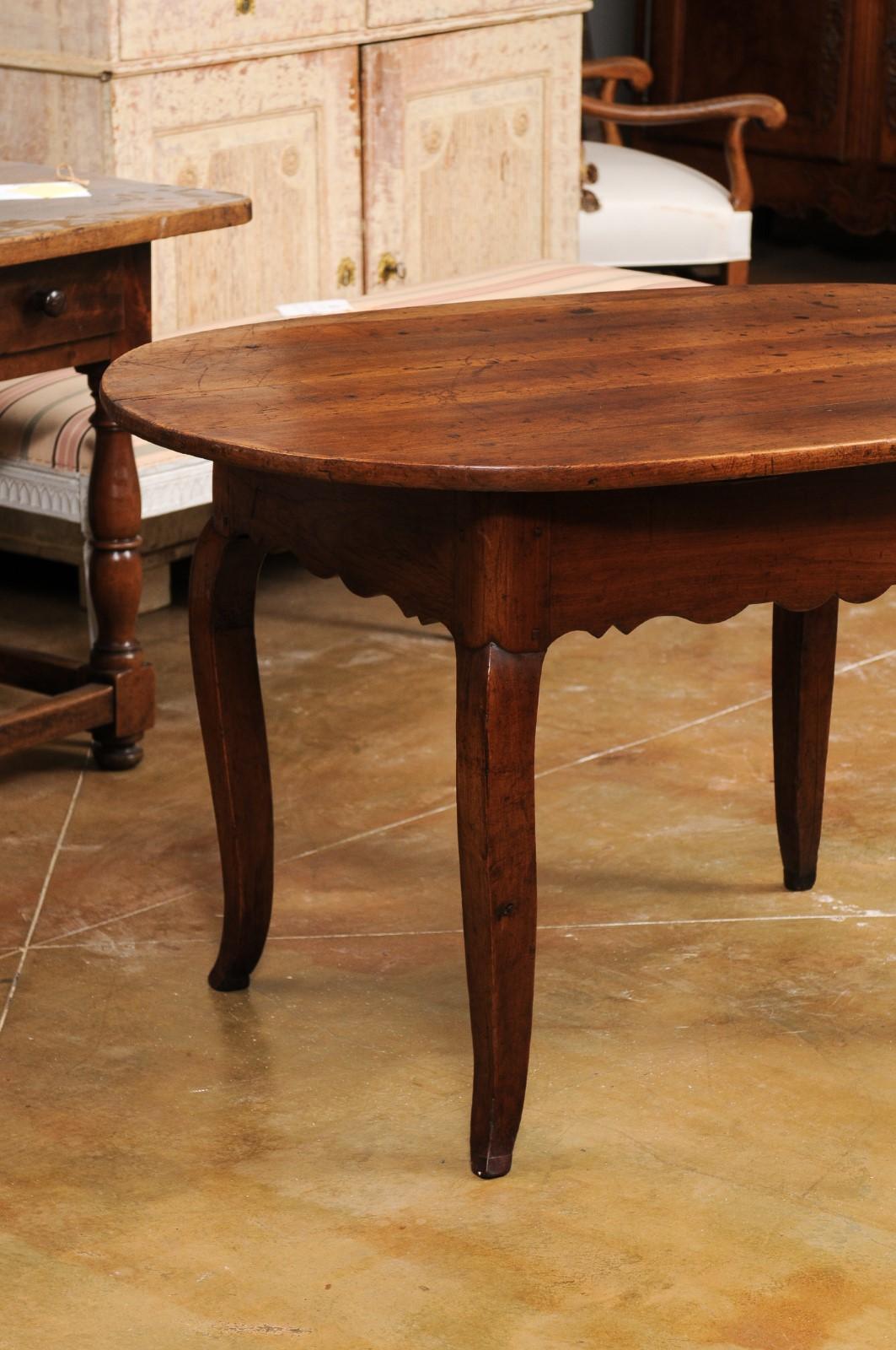 French 1830s Louis XV Style Center Table with Cabriole Legs and Carved Apron In Good Condition For Sale In Atlanta, GA