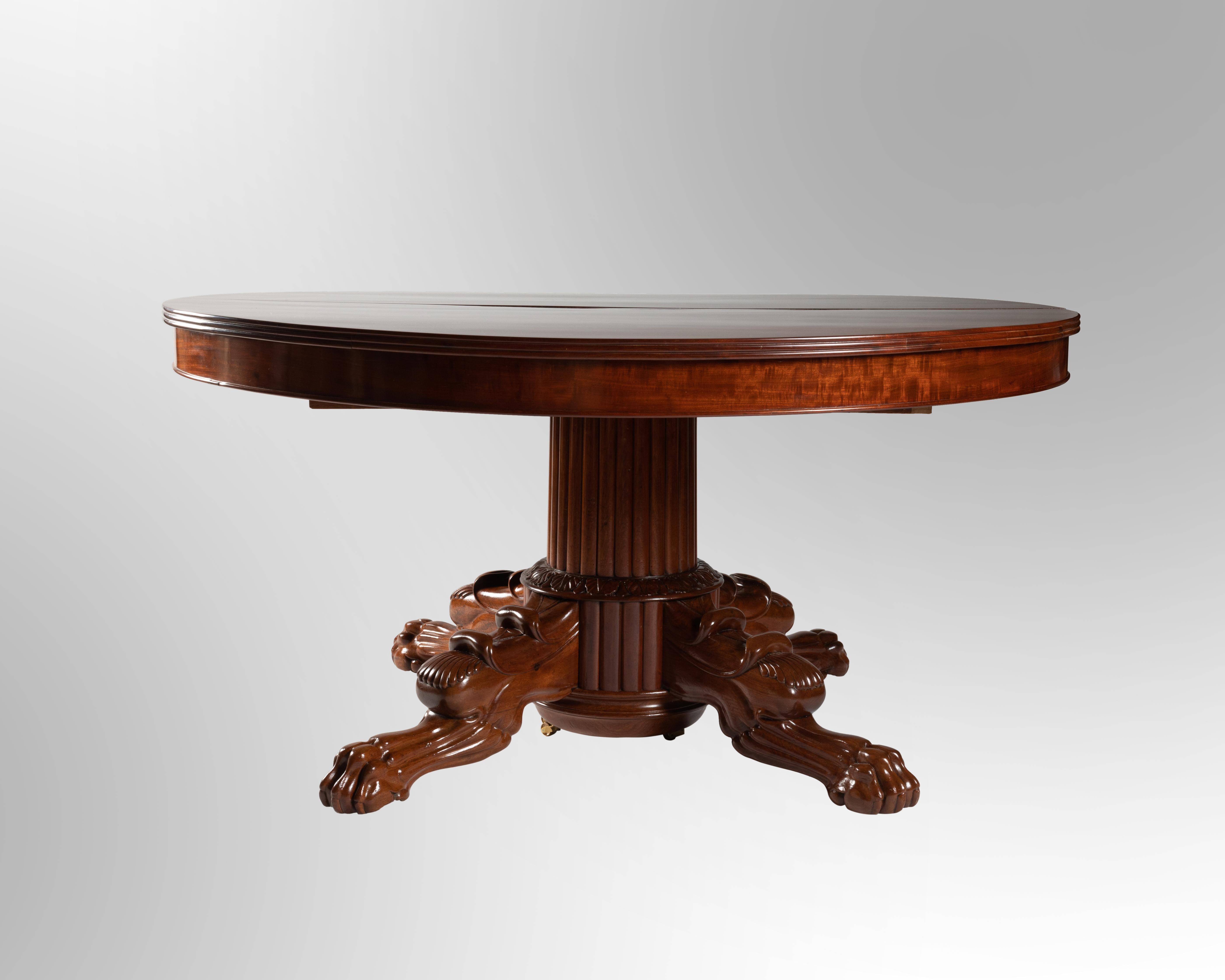 French 1830's Solid Mahogany Extending Dining Table In Good Condition For Sale In Paris, FR