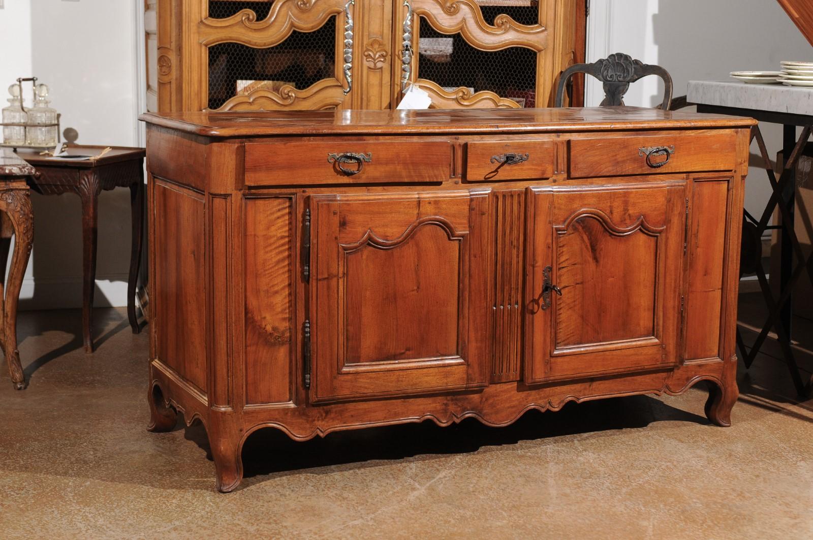 French 1840s Louis XV Style Walnut Double-Sided Buffet with Drawers and Doors 2