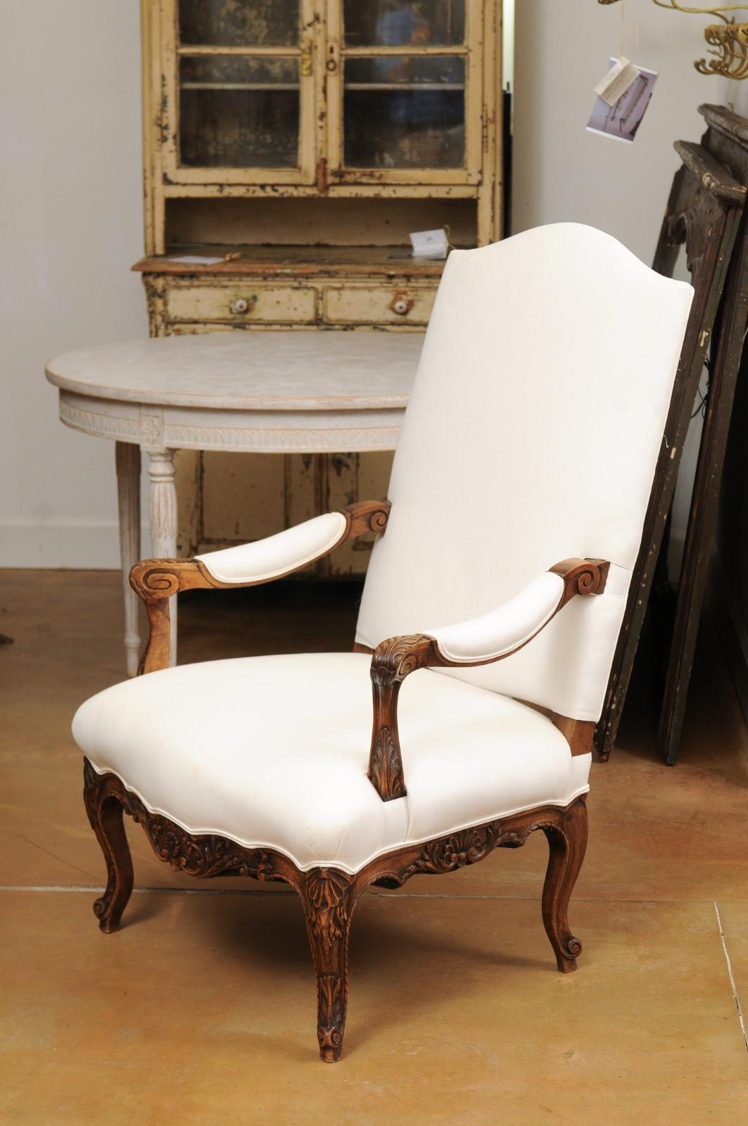 French 1840s Louis XV Style Walnut Fauteuil with Carved Accents and Upholstery For Sale 5