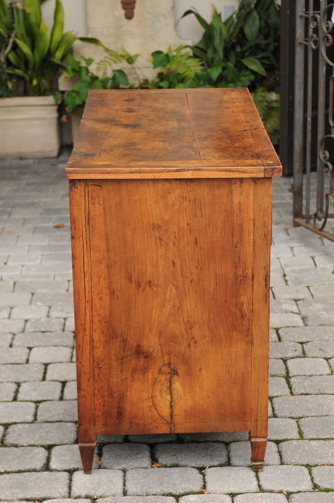French 1840s Neoclassical Style Burl Elm Three-Drawer Commode with Tapered Feet 7