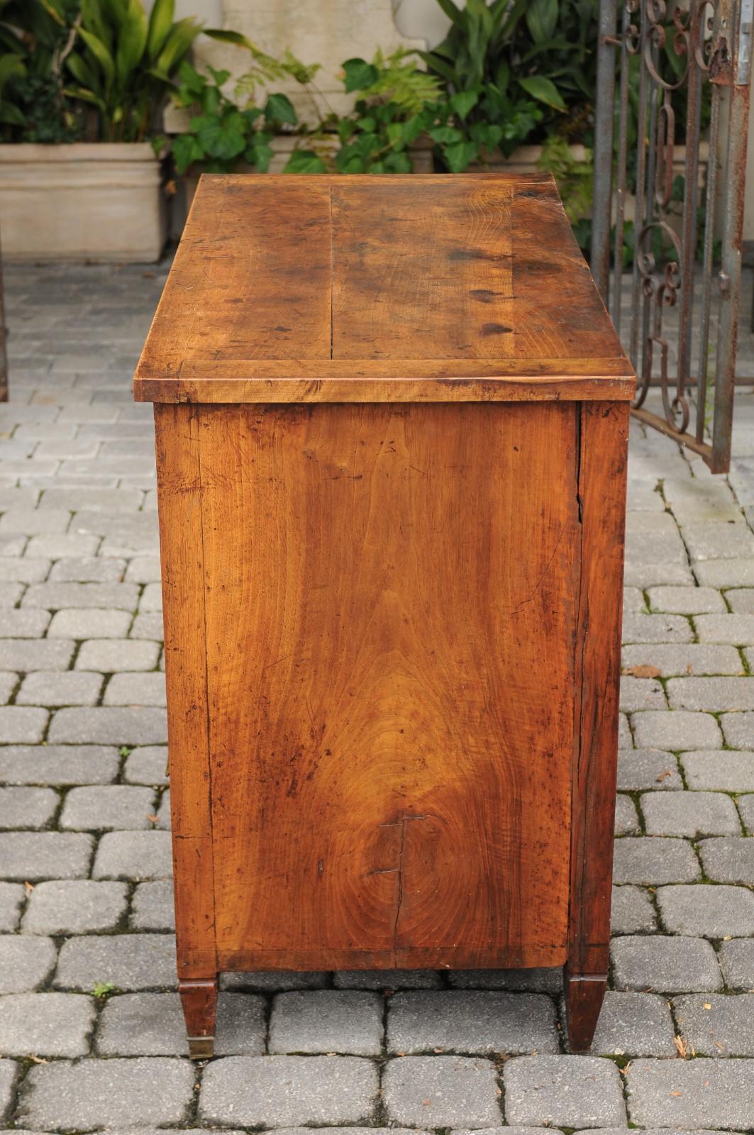 French 1840s Neoclassical Style Burl Elm Three-Drawer Commode with Tapered Feet 10