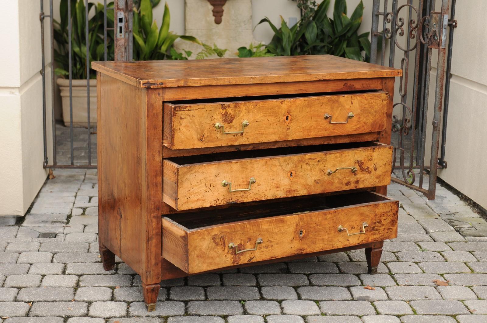 French 1840s Neoclassical Style Burl Elm Three-Drawer Commode with Tapered Feet 4