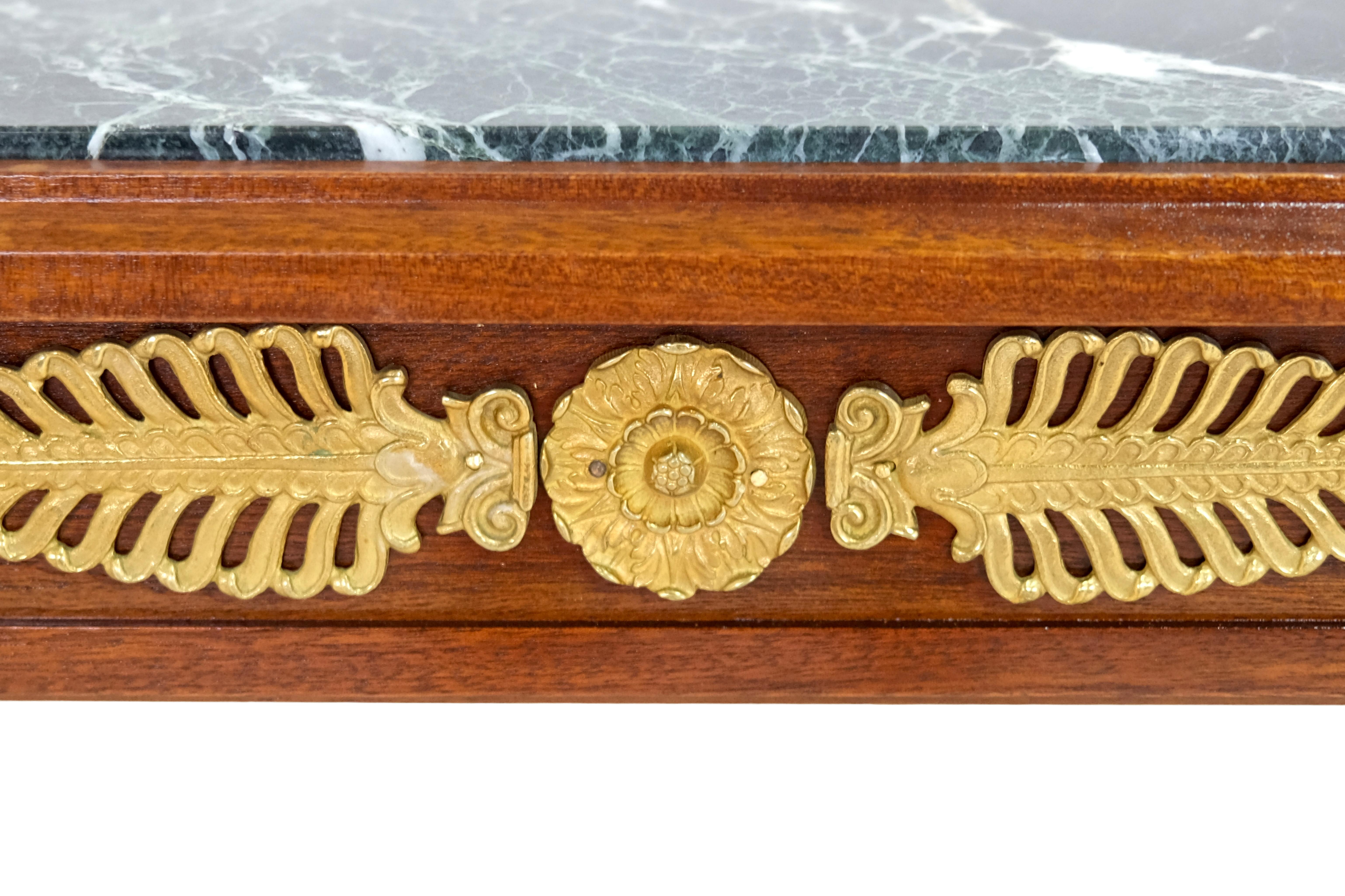 Bronze Table console Empire française des années 1850/60 en acajou avec plateau en marbre en vente