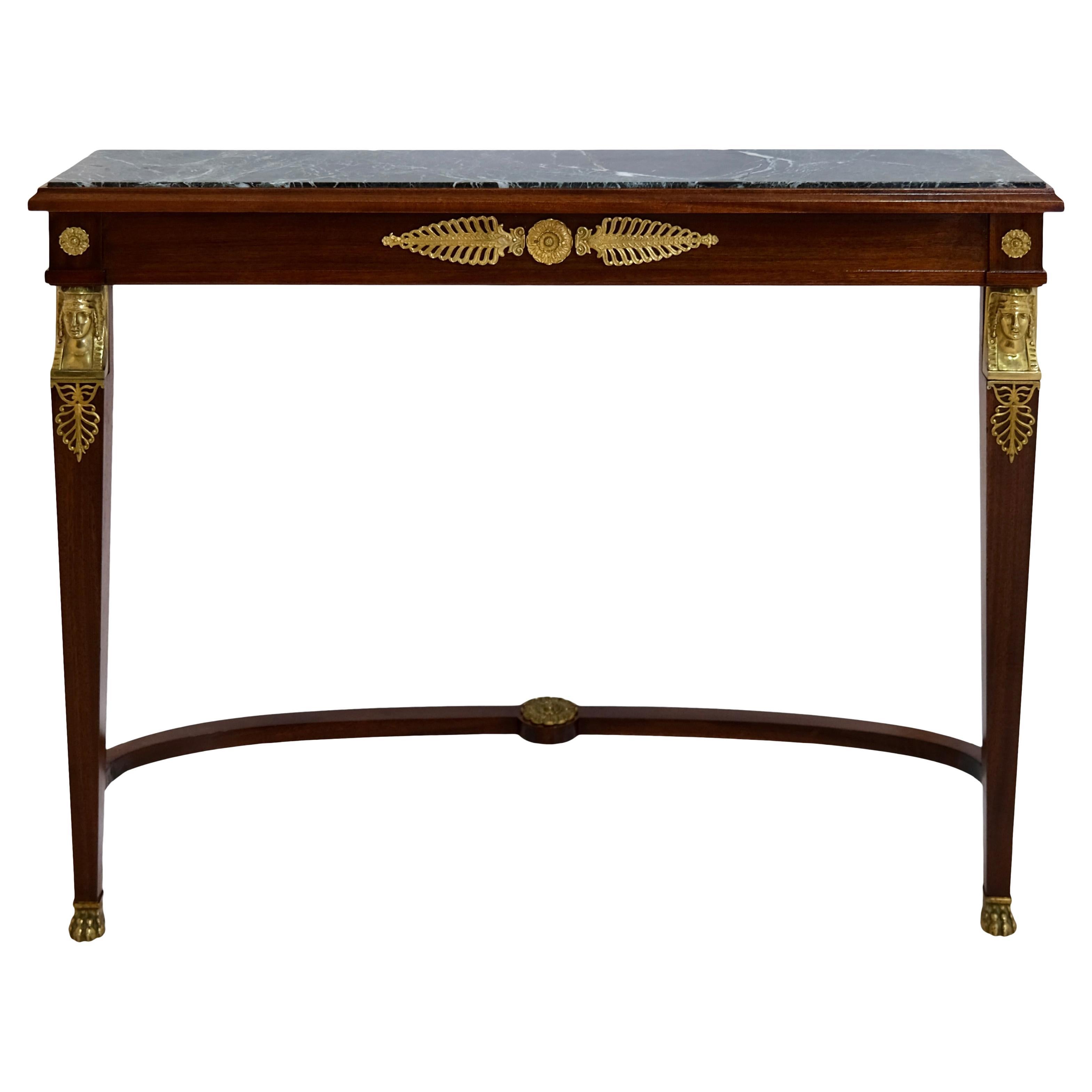 Table console Empire française des années 1850/60 en acajou avec plateau en marbre en vente