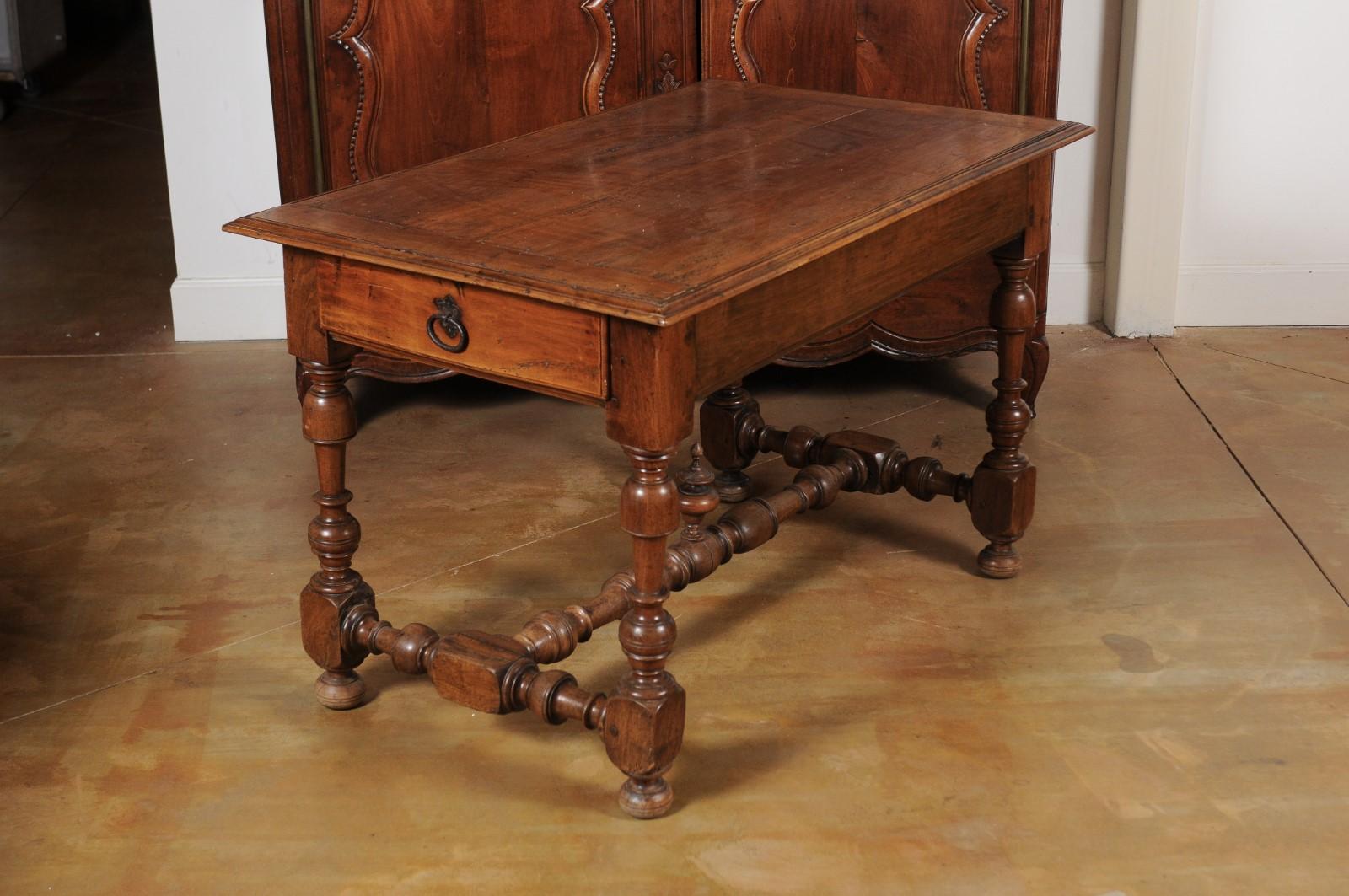 French 1850s Louis XIII Style Cherry Table with Lateral Drawer and Turned Legs For Sale 12