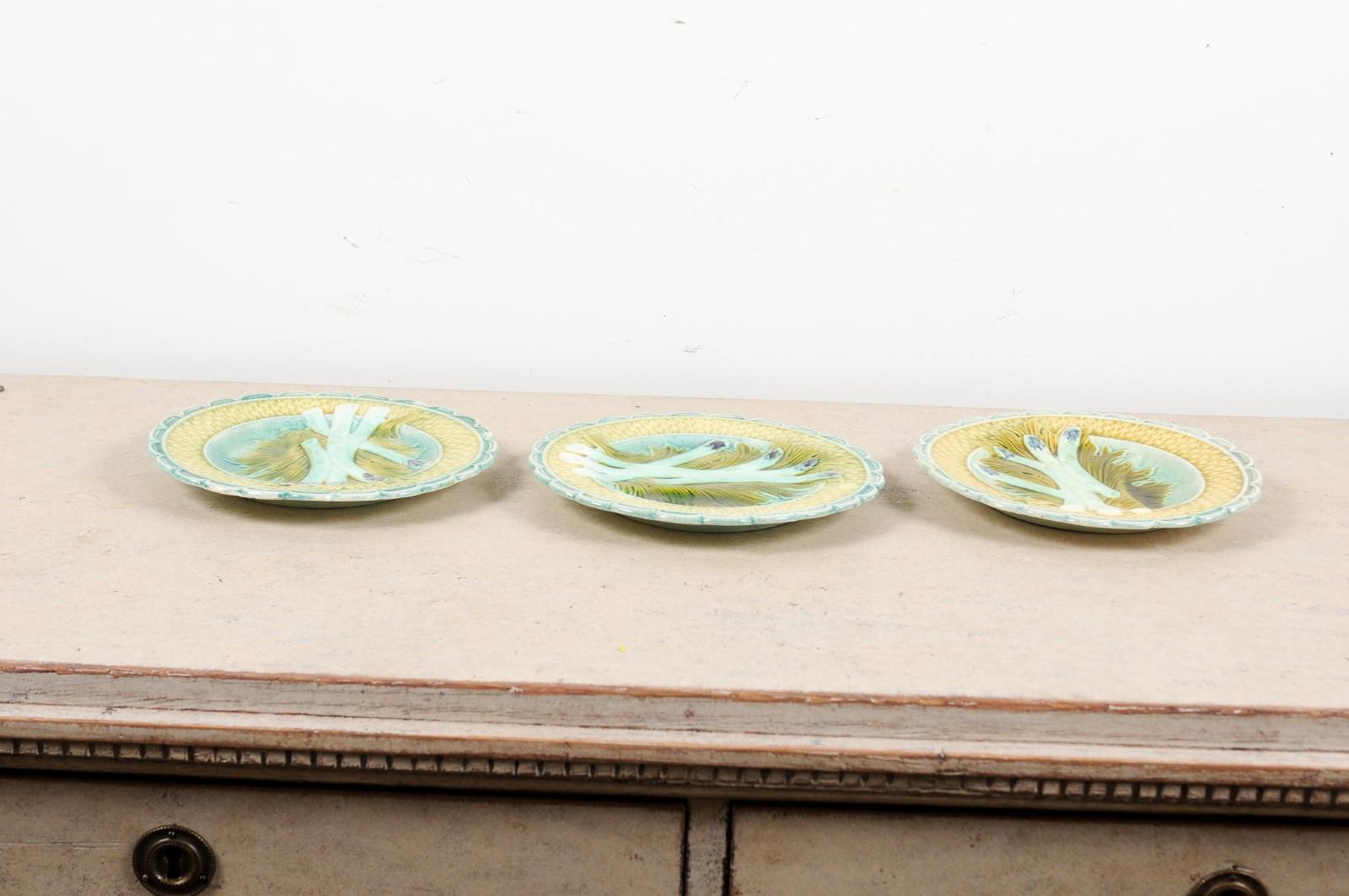 French 1850s Majolica Asparagus Plate with Scalloped Edge, Three Available For Sale 7