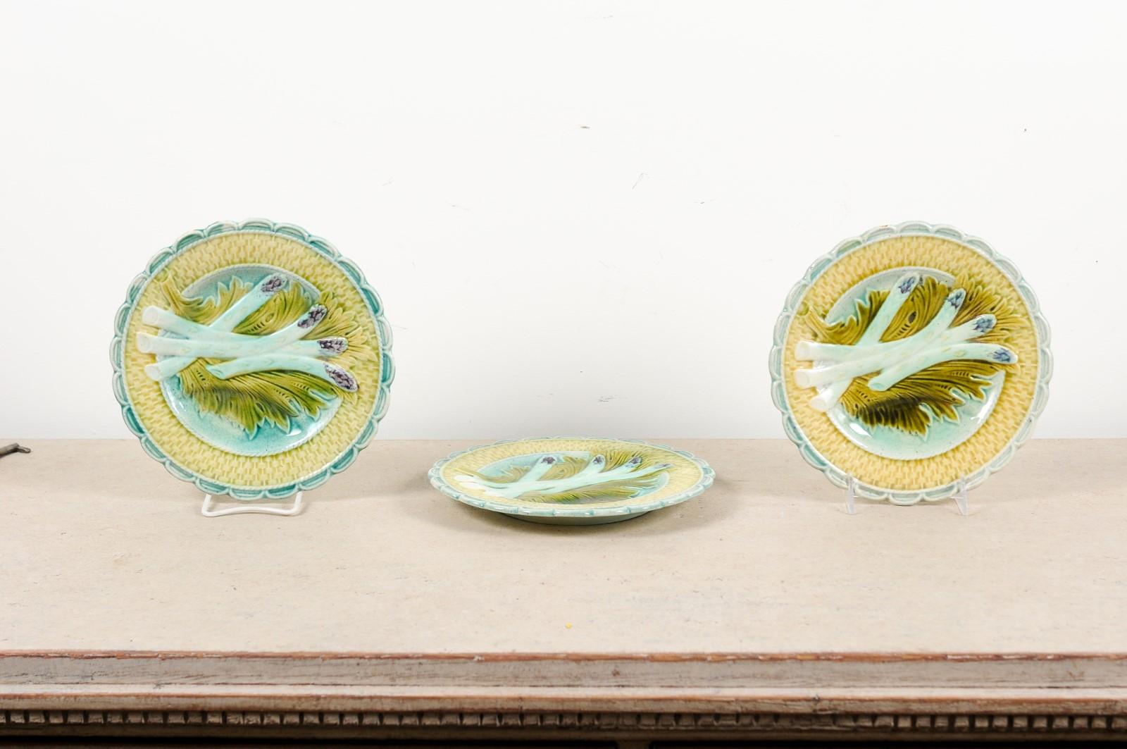 A French Napoleon III period majolica asparagus plate from the mid-19th century, with scalloped edge, turquoise and chartreuse style tones. We currently have three plates available, priced and sold individually. Created in France at the beginning of