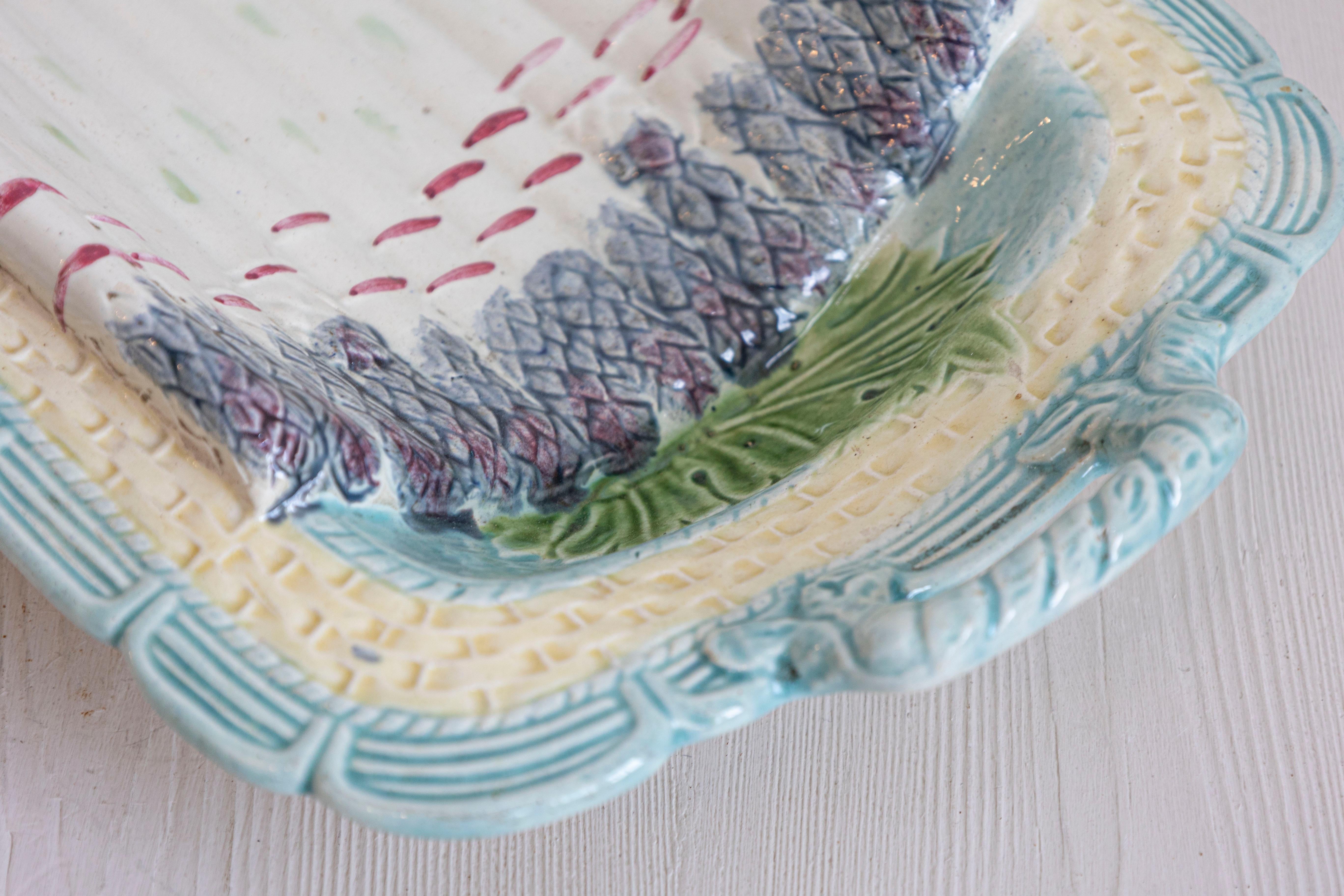 Français Plat à asperges français des années 1850 aux tons violet, turquoise et jaune en vente