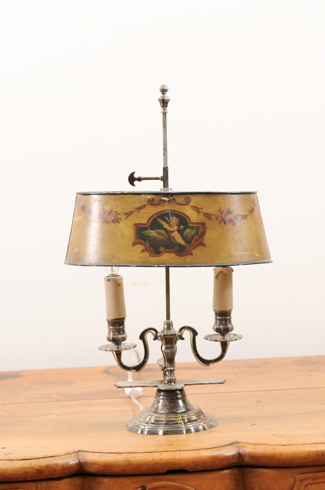 French 1850s Napoléon III Painted Tôle Two-Light Lamp with Cherub and Roses For Sale 6