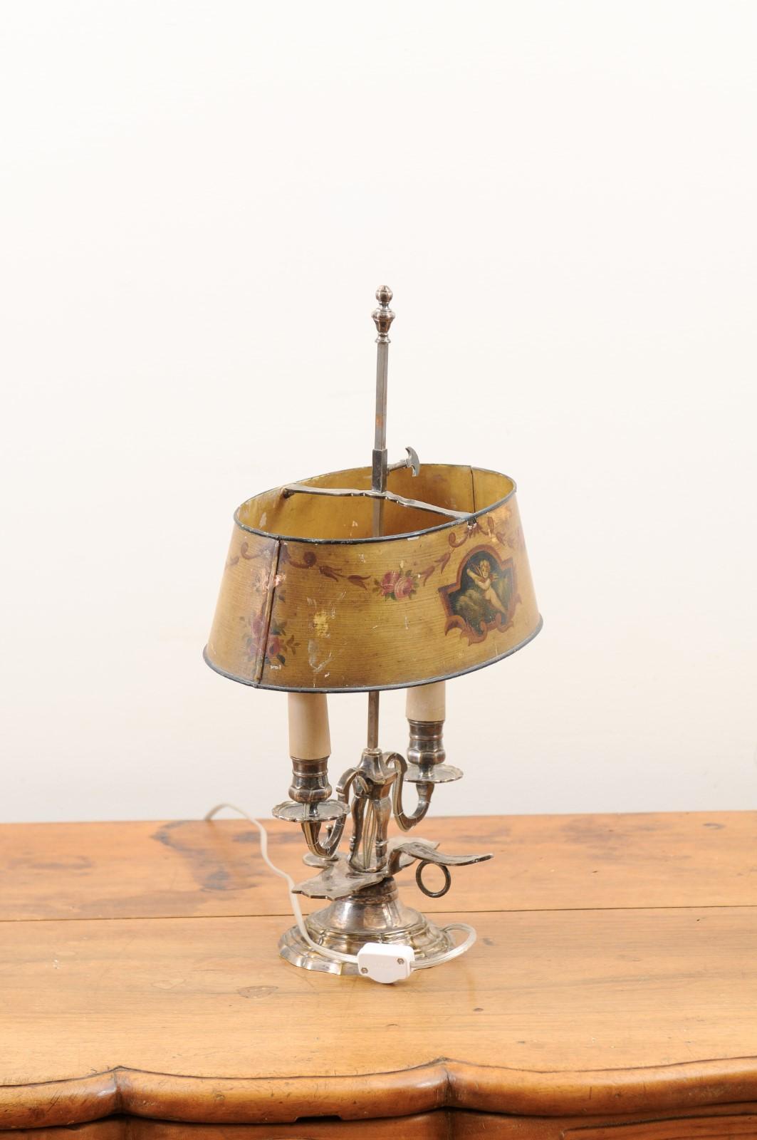 French 1850s Napoléon III Painted Tôle Two-Light Lamp with Cherub and Roses For Sale 11