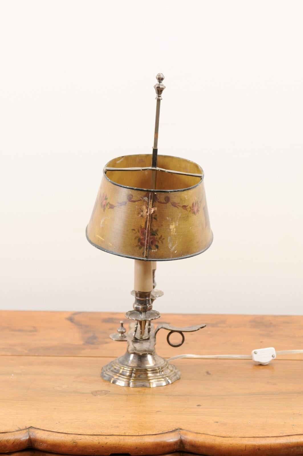 French 1850s Napoléon III Painted Tôle Two-Light Lamp with Cherub and Roses 12