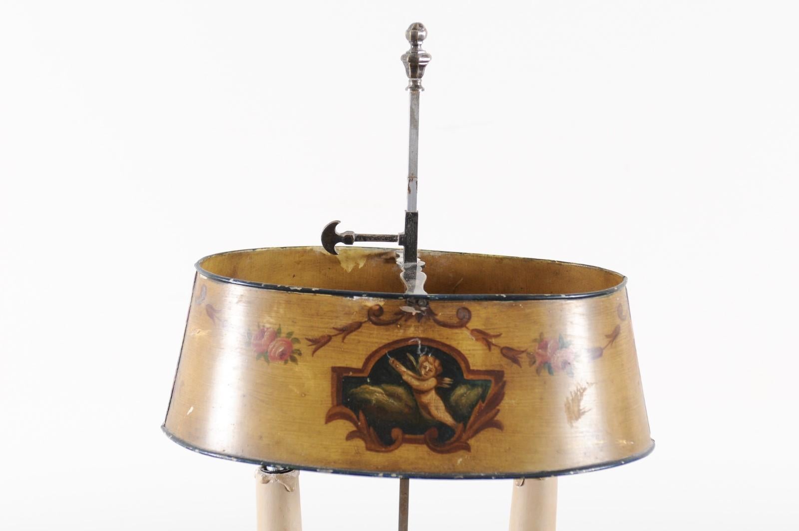 French 1850s Napoléon III Painted Tôle Two-Light Lamp with Cherub and Roses For Sale 1