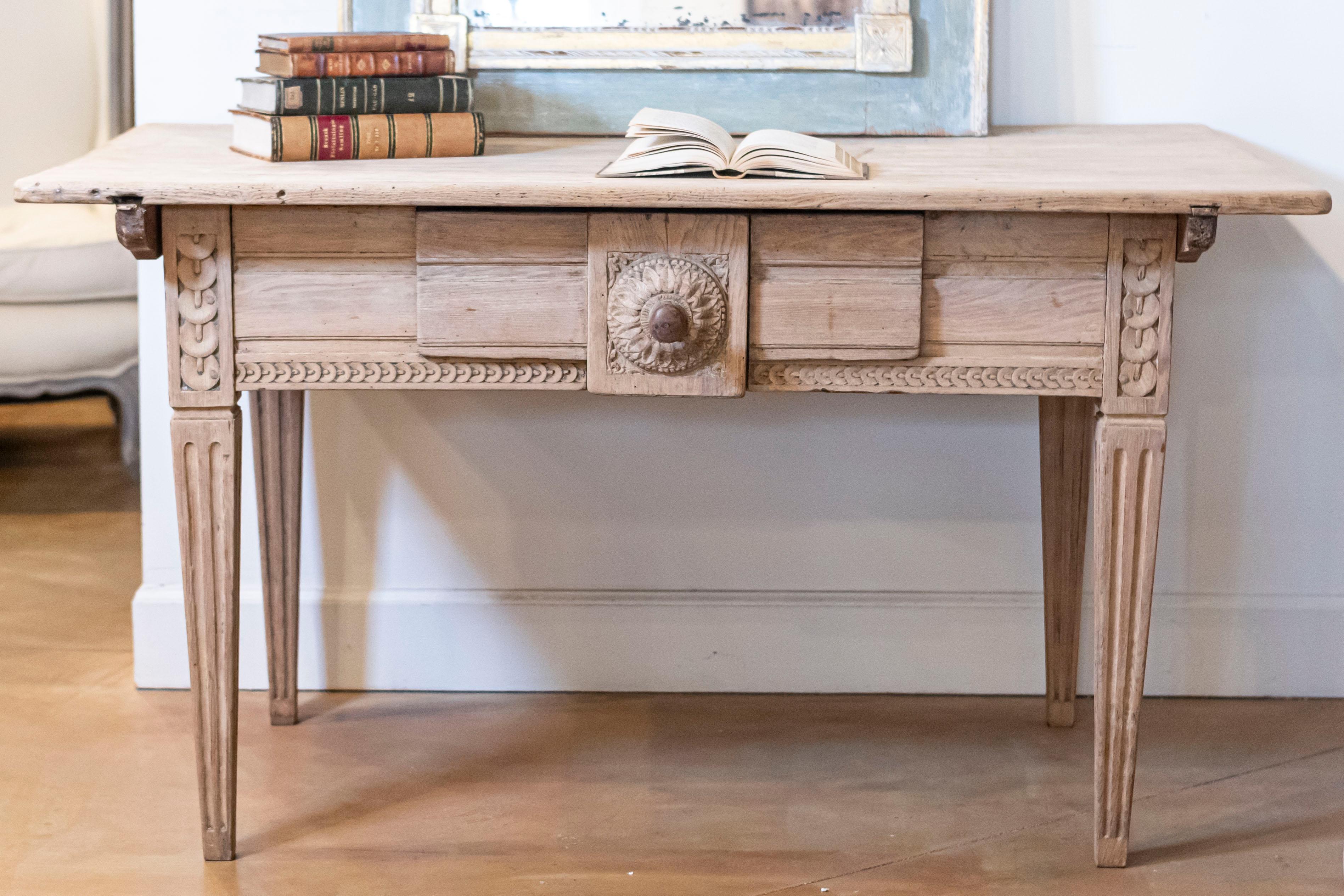 French, 1850s Napoléon III Period Center Table with Carved Motifs and Drawer For Sale 1