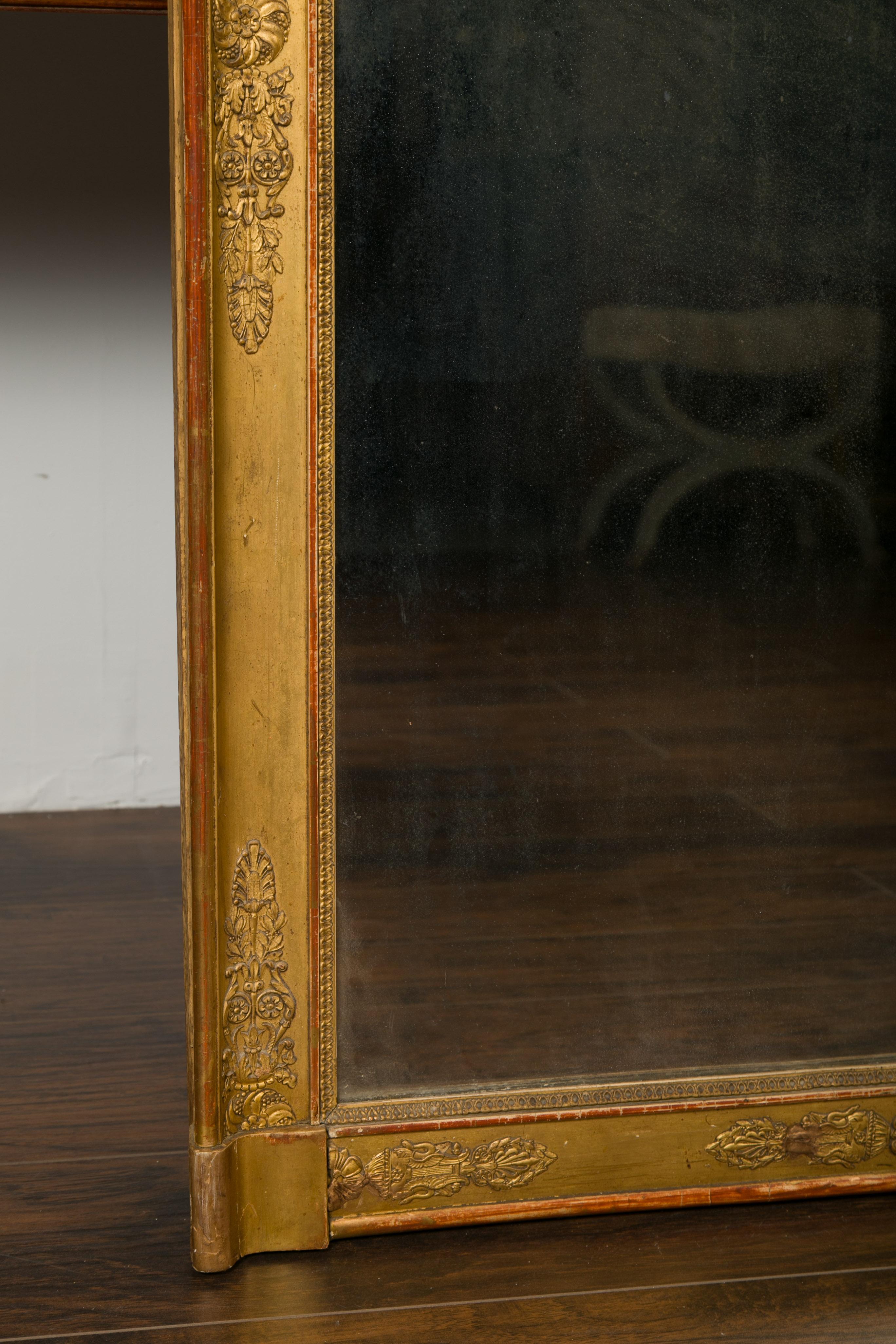 French 1850s Napoleon III Period Giltwood Mirror with Carved Scrolling Foliage For Sale 8