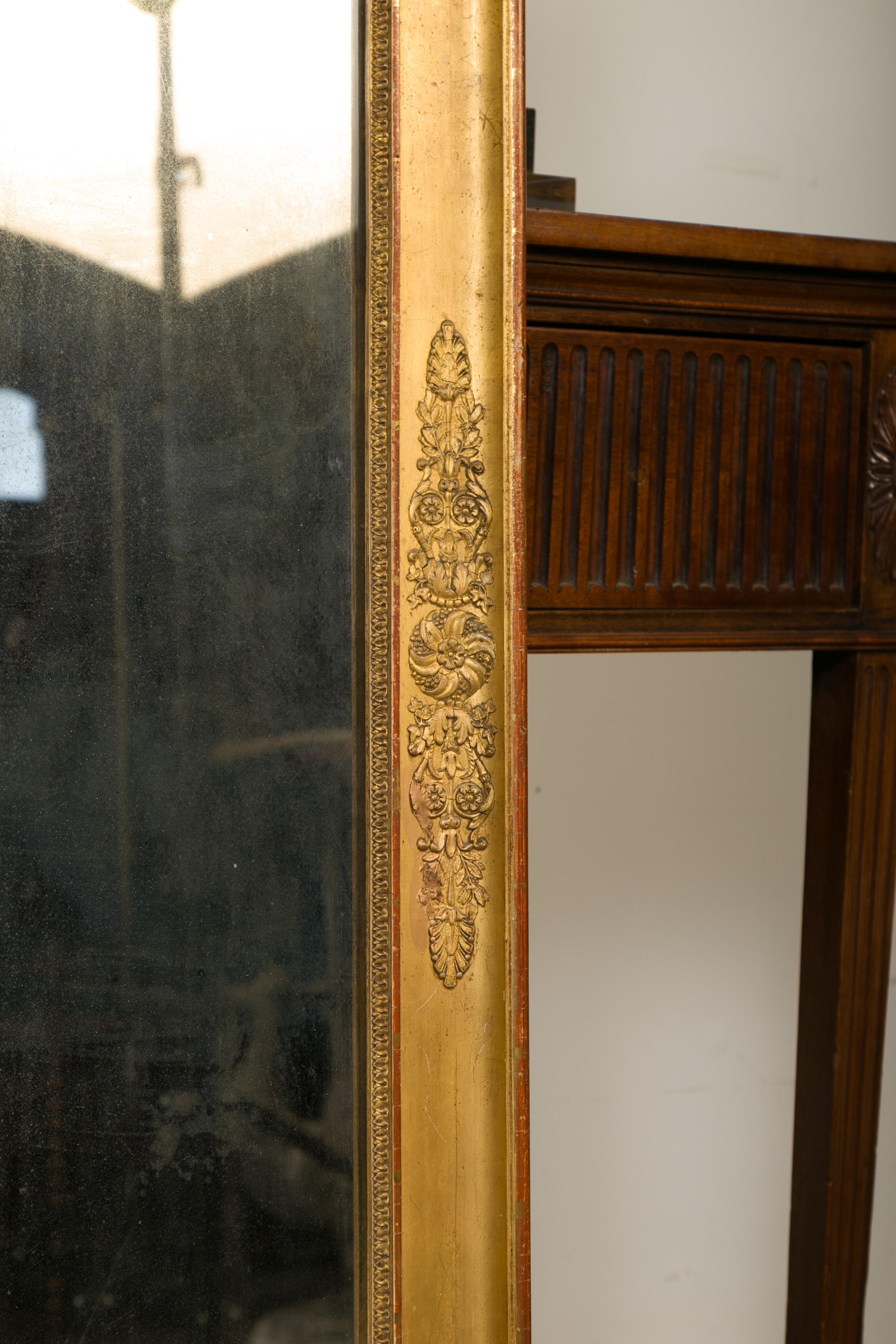 French 1850s Napoleon III Period Giltwood Mirror with Carved Scrolling Foliage For Sale 10
