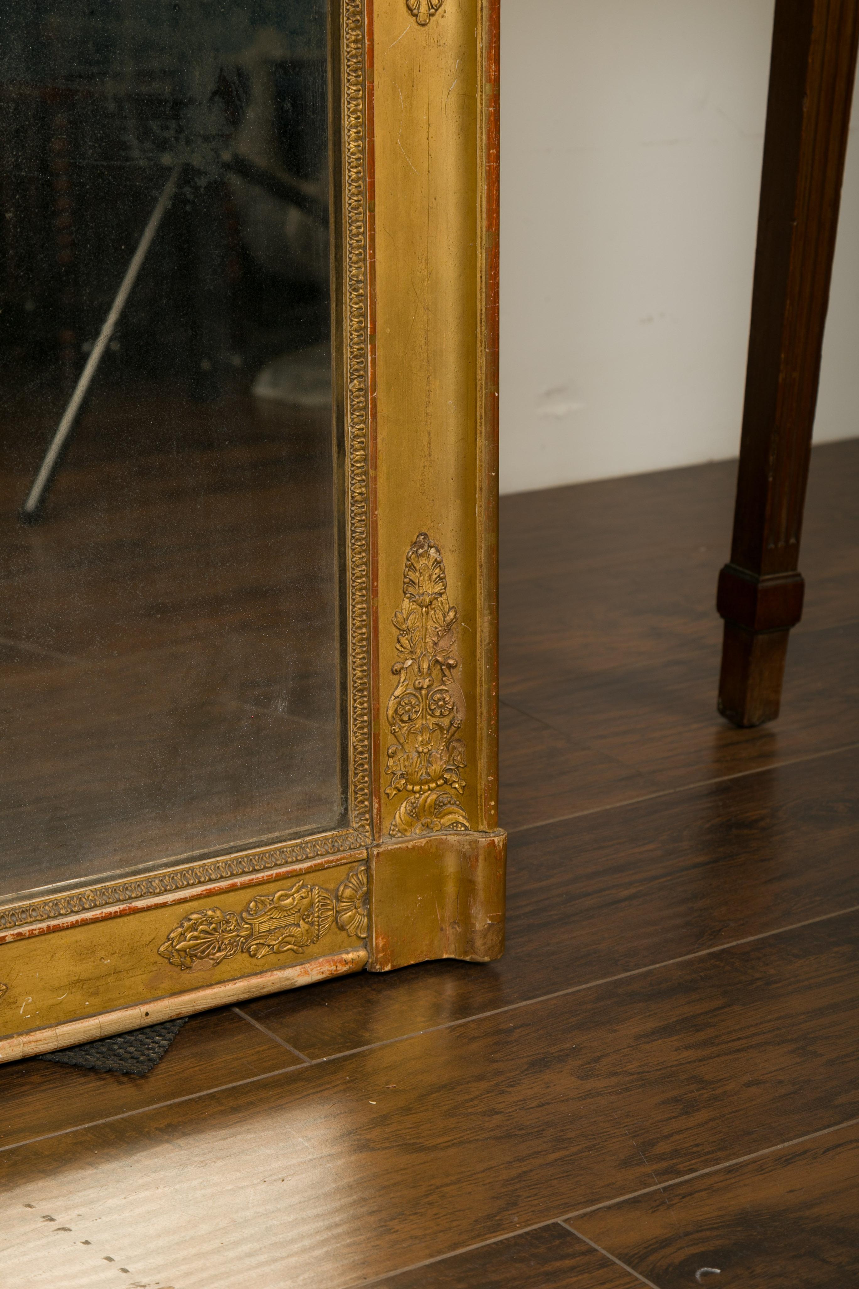 French 1850s Napoleon III Period Giltwood Mirror with Carved Scrolling Foliage For Sale 11