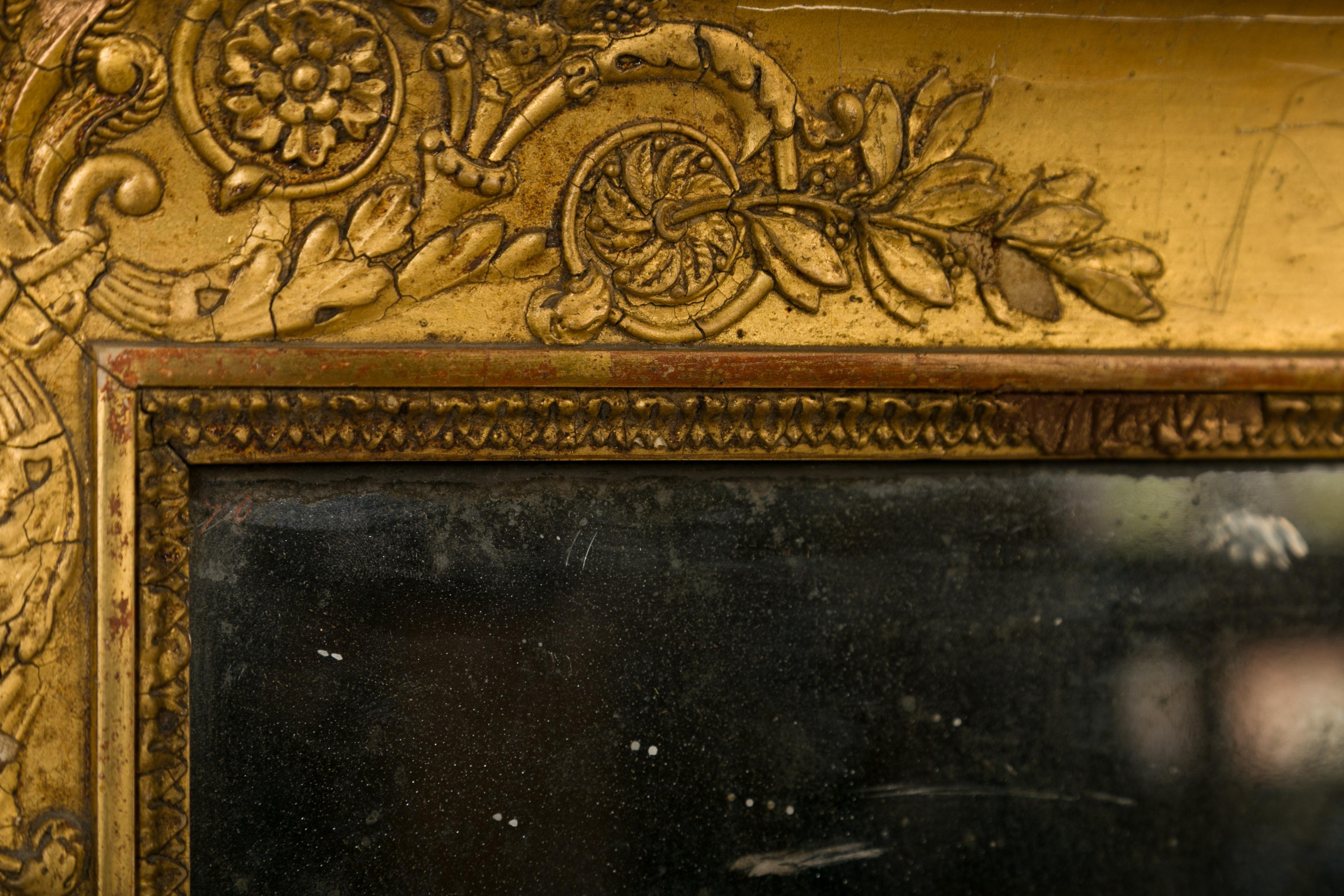 Miroir en bois doré d'époque Napoléon III des années 1850:: avec feuillage sculpté en vente 11