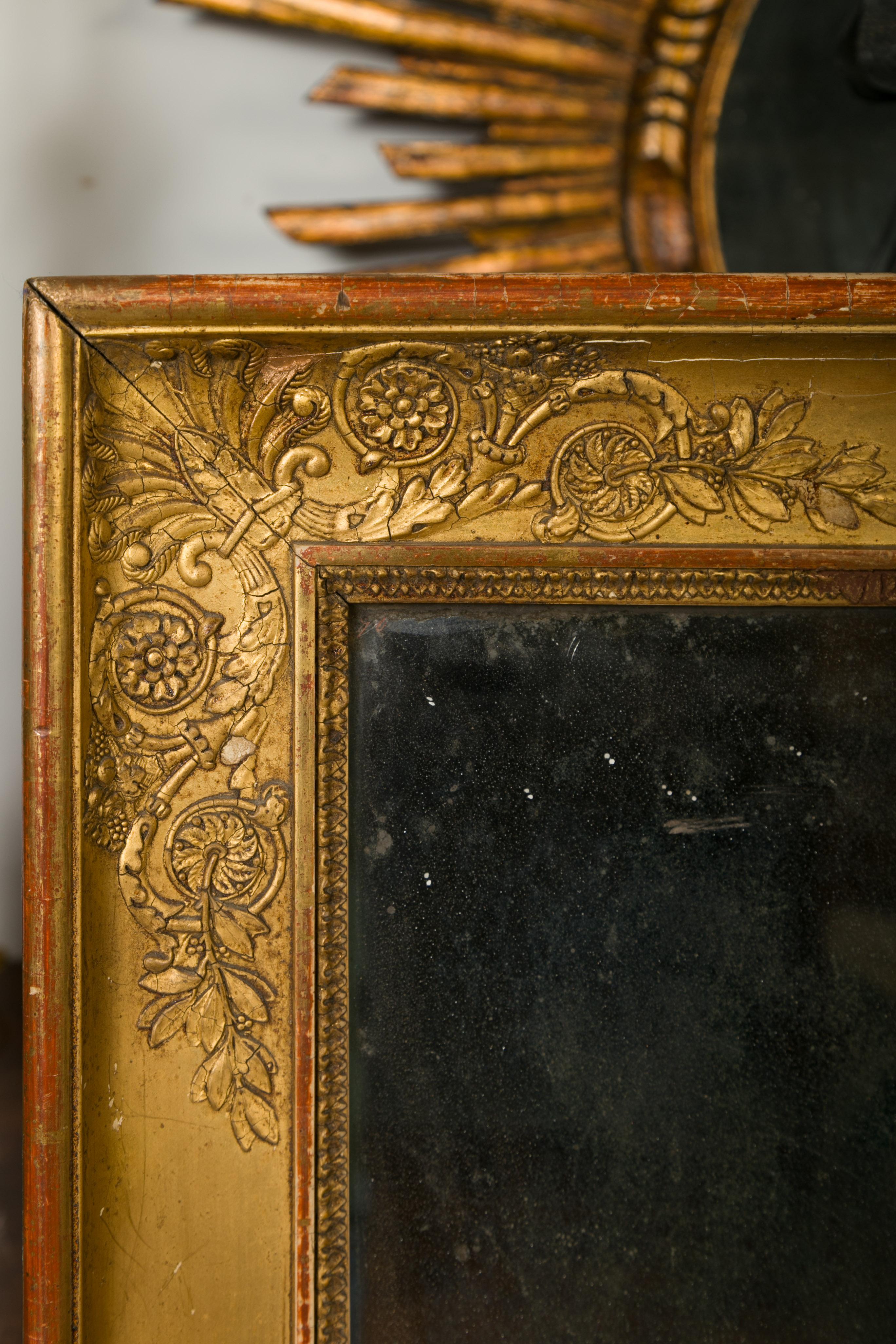 French 1850s Napoleon III Period Giltwood Mirror with Carved Scrolling Foliage For Sale 5