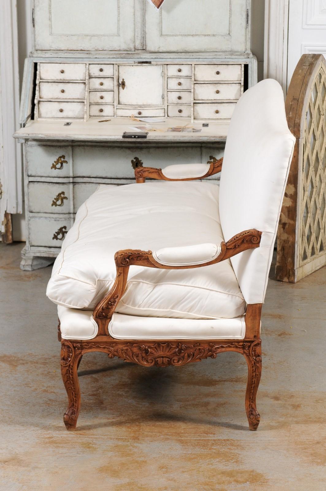 French 1850s Régence Style Three-Seat Canapé with Carved Shells and Upholstery 9
