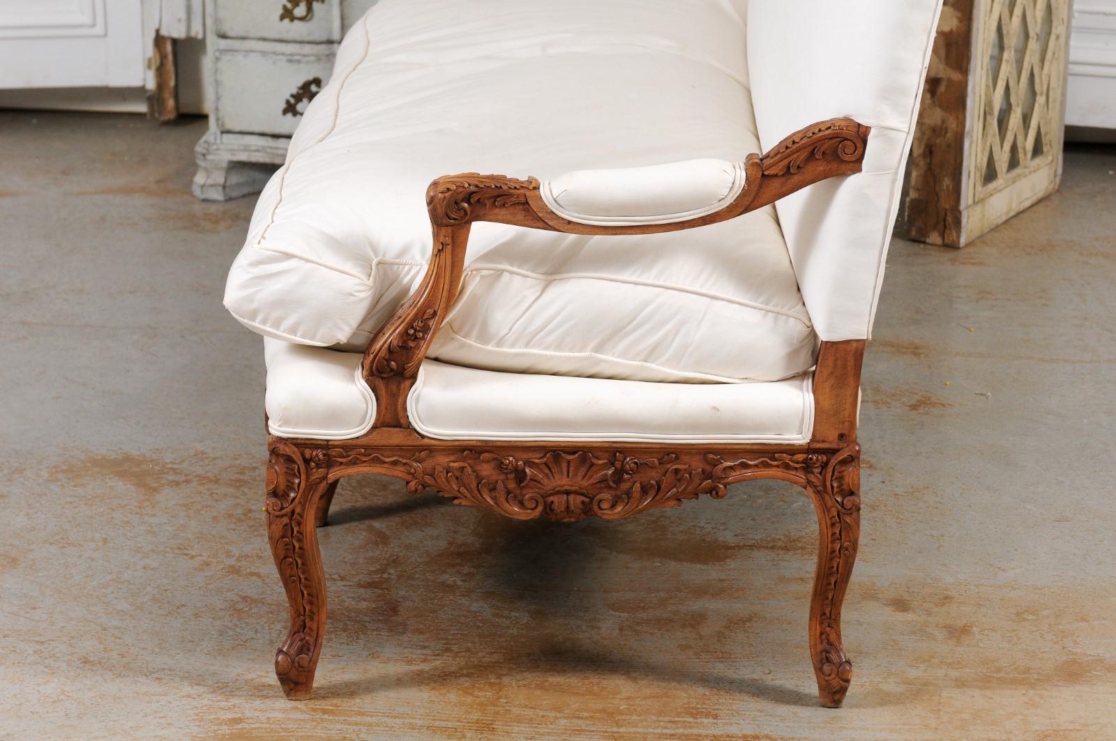 French 1850s Régence Style Three-Seat Canapé with Carved Shells and Upholstery 10