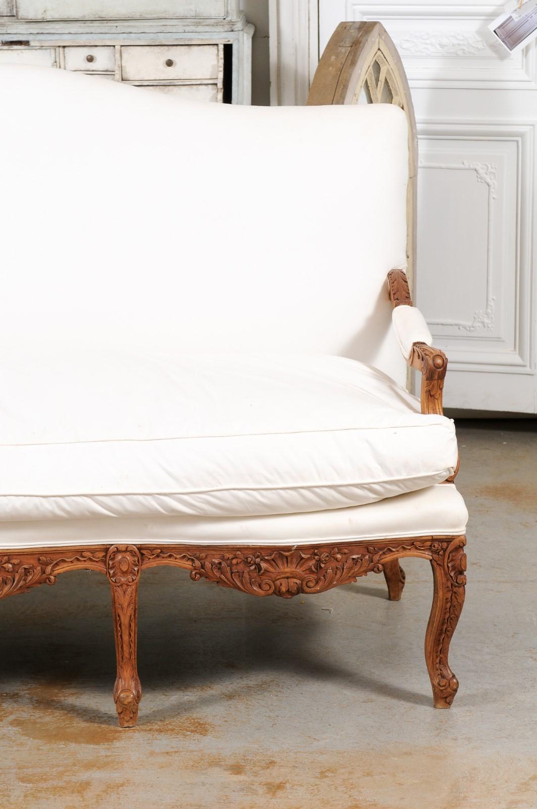 French 1850s Régence Style Three-Seat Canapé with Carved Shells and Upholstery 1